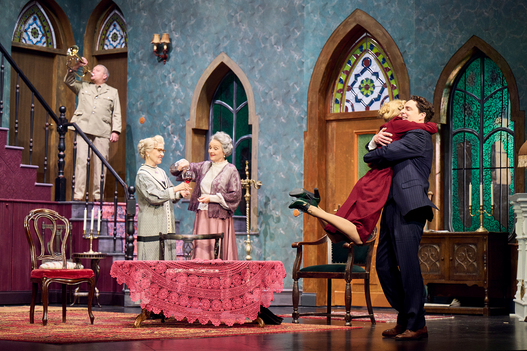 Arsen und Spitzenhäubchen Schauspielbühnen in Stuttgart