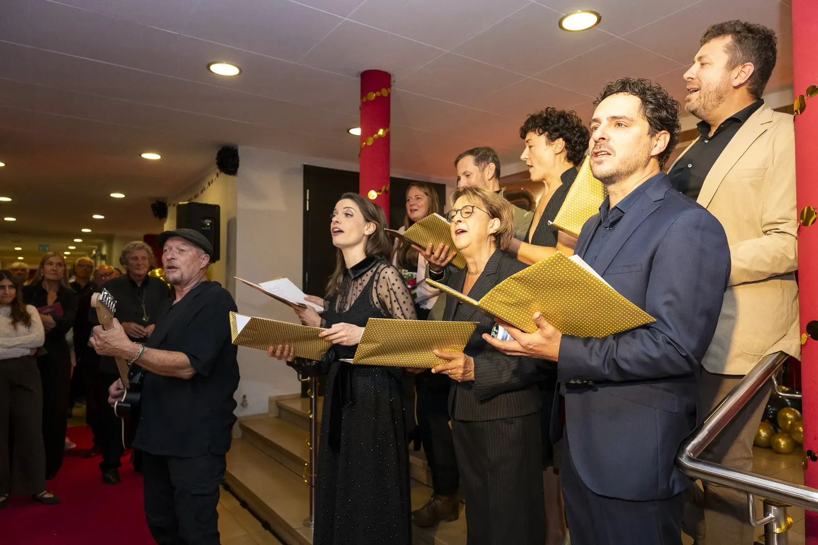 Ensemble und Regieteam von "Der 75. Geburtstag" Foto: Tobias Metz