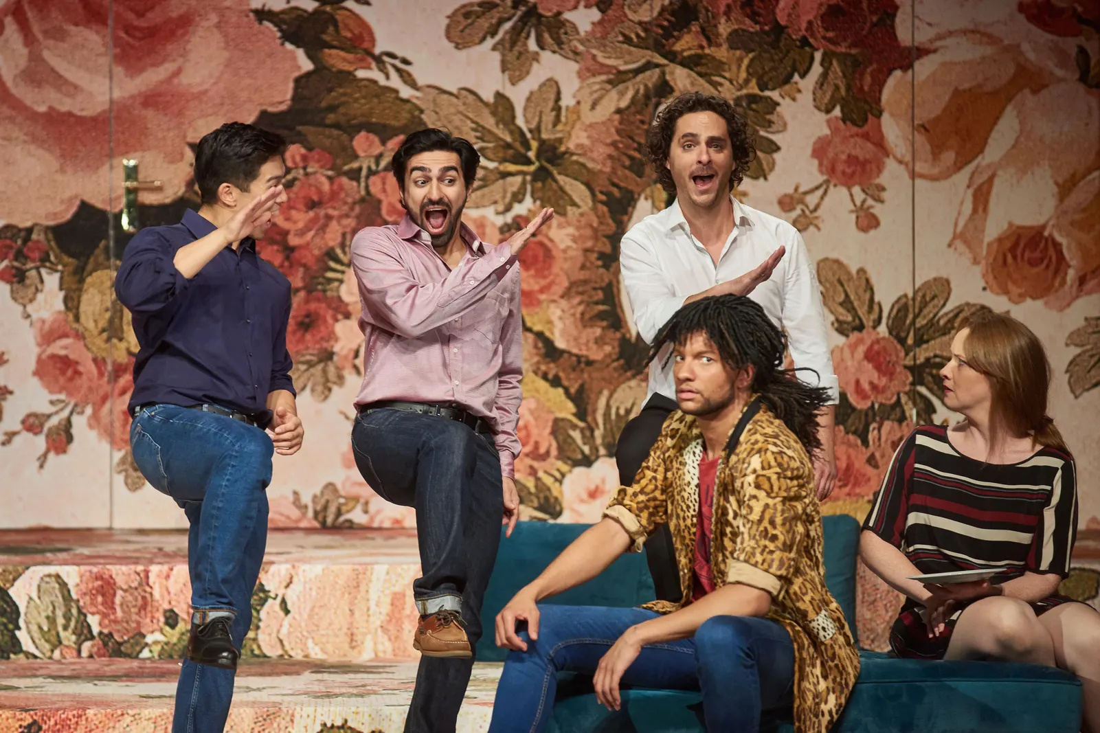 MONSIEUR CLAUDE UND SEINE TÖCHTER nach dem gleichnamigen Film von Philippe de Chauveron und Guy Laurent Für die Bühne adaptiert von Stefan Zimmermann Spielzeit 2018/2019 / Premiere…