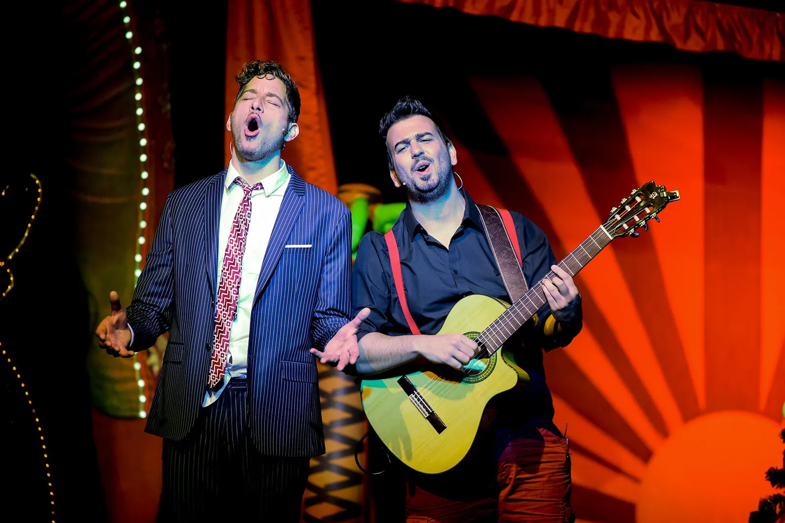 SPANISCH FÜR ANFÄNGERINNEN Musik-Comedy von Enrique Keil Spielzeit 2018/2019 / Premiere: 2.7.2019 Boris Rosenberger, Apostolos Naumis Foto: Tom Kohler