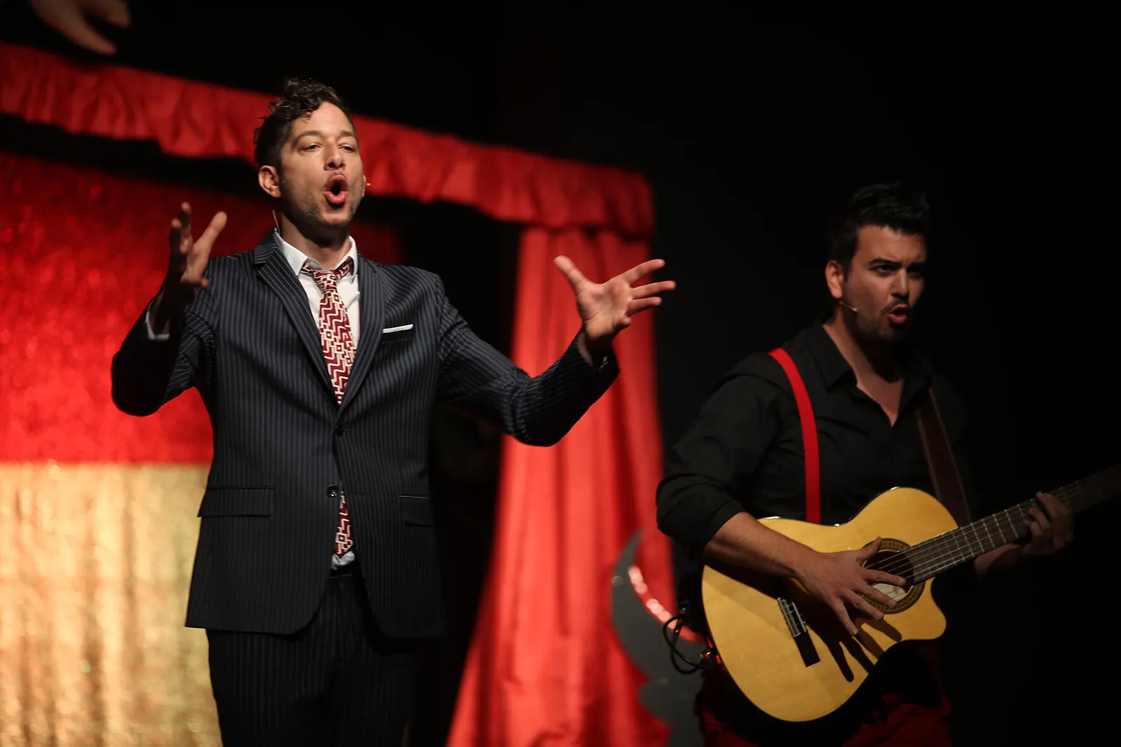 SPANISCH FÜR ANFÄNGERINNEN Musik-Comedy von Enrique Keil Spielzeit 2018/2019 / Premiere: 2.7.2019 Boris Rosenberger, Apostolos Naumis Foto: Tom Kohler