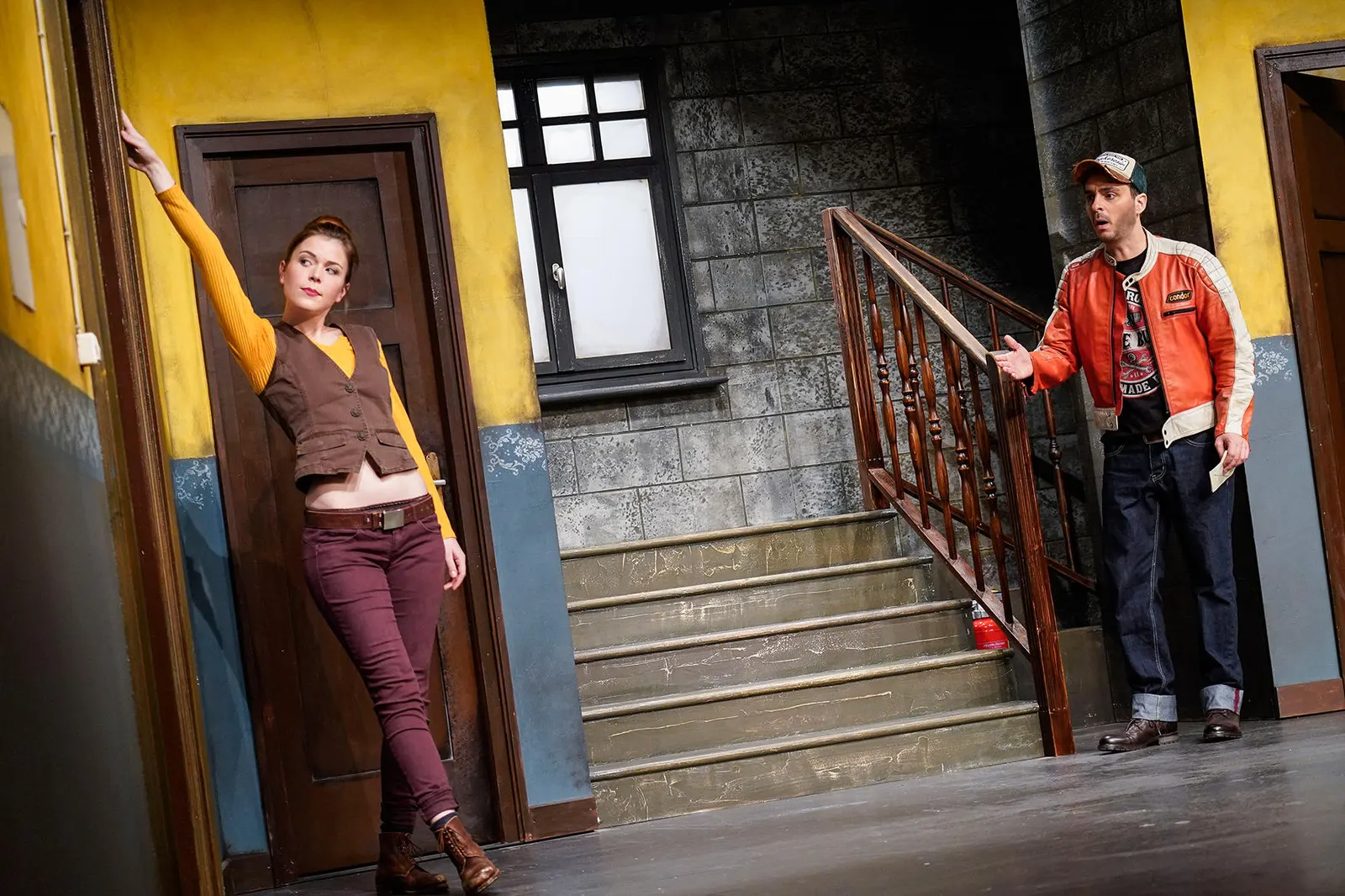 TRATSCH AM TREPPAHAUS Komödie von Jens Exler / Bearbeitet von Florian Battermann Ins Schwäbische übertragen von Monika Hirschle Spielzeit 2018/2019 / Premiere: 16.11.2018 Antonia L…