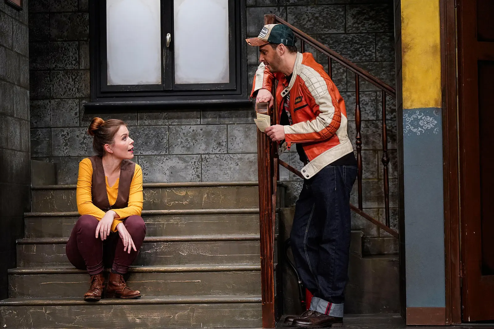 TRATSCH AM TREPPAHAUS Komödie von Jens Exler / Bearbeitet von Florian Battermann Ins Schwäbische übertragen von Monika Hirschle Spielzeit 2018/2019 / Premiere: 16.11.2018 Antonia L…