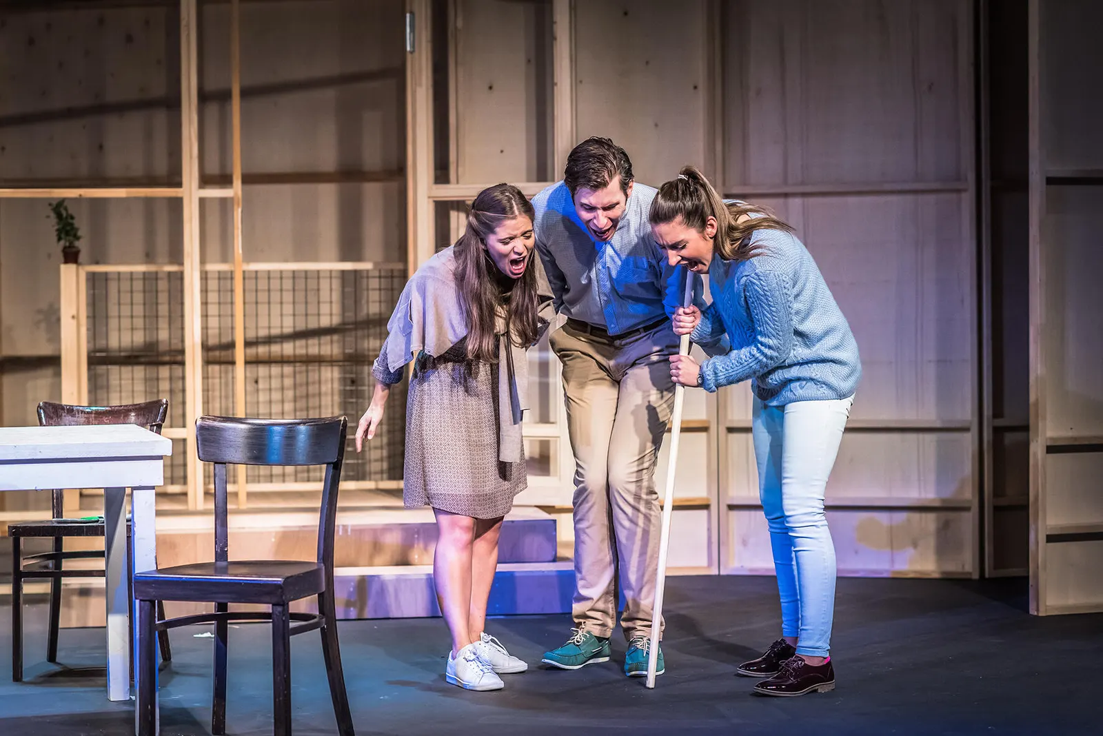 WIR SIND DIE NEUEN Komödie nach dem gleichnamigen Film von Ralf Westhoff Spielzeit 2018/2019 / Premiere: 10.5.2019 Katarina Schmidt, Florian Gierlichs, Julie Stark Foto: Dennis Hän…