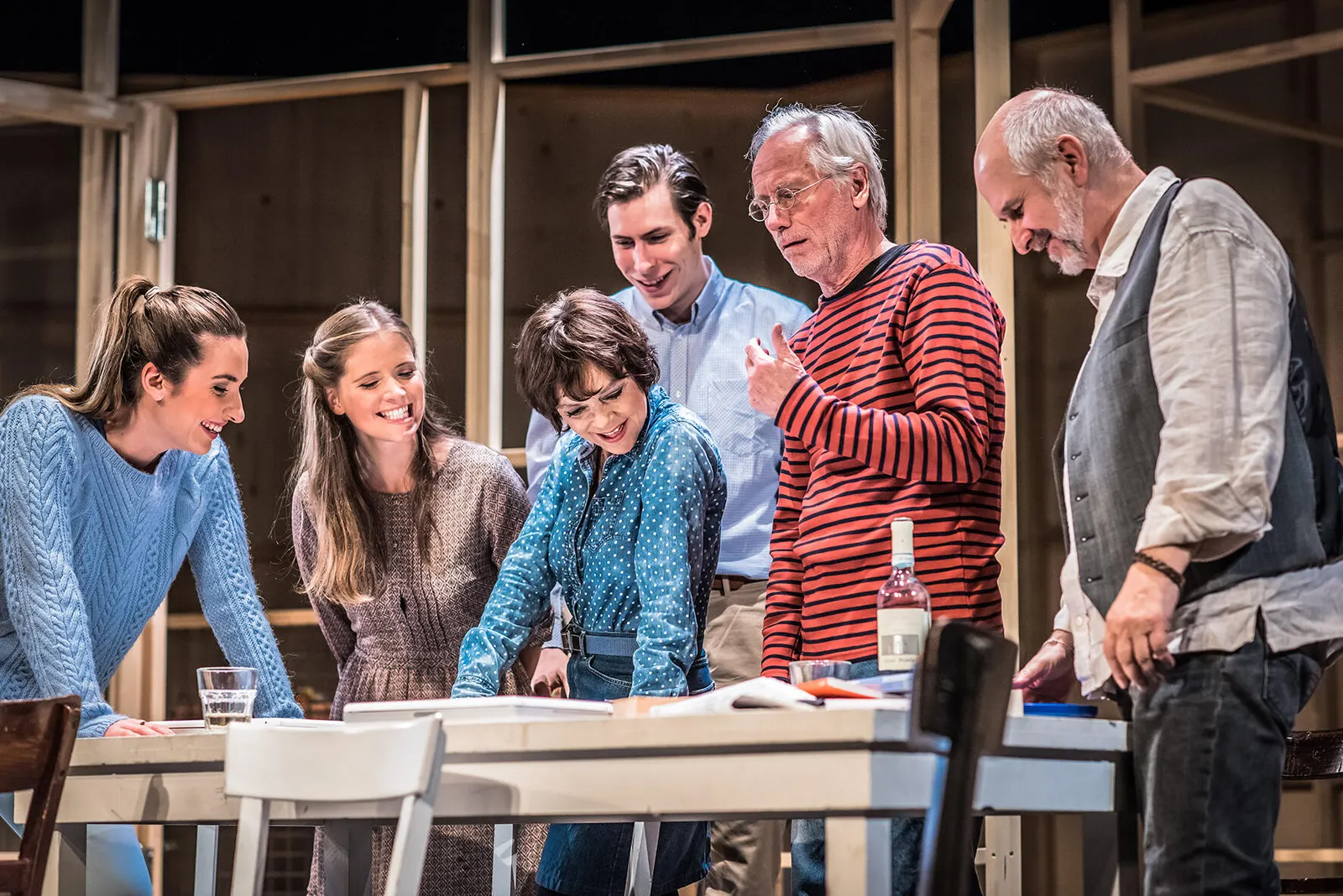 WIR SIND DIE NEUEN Komödie nach dem gleichnamigen Film von Ralf Westhoff Spielzeit 2018/2019 / Premiere: 10.5.2019 Julie Stark, Katarina Schmidt, Simone Rethel, Florian Gierlichs, …