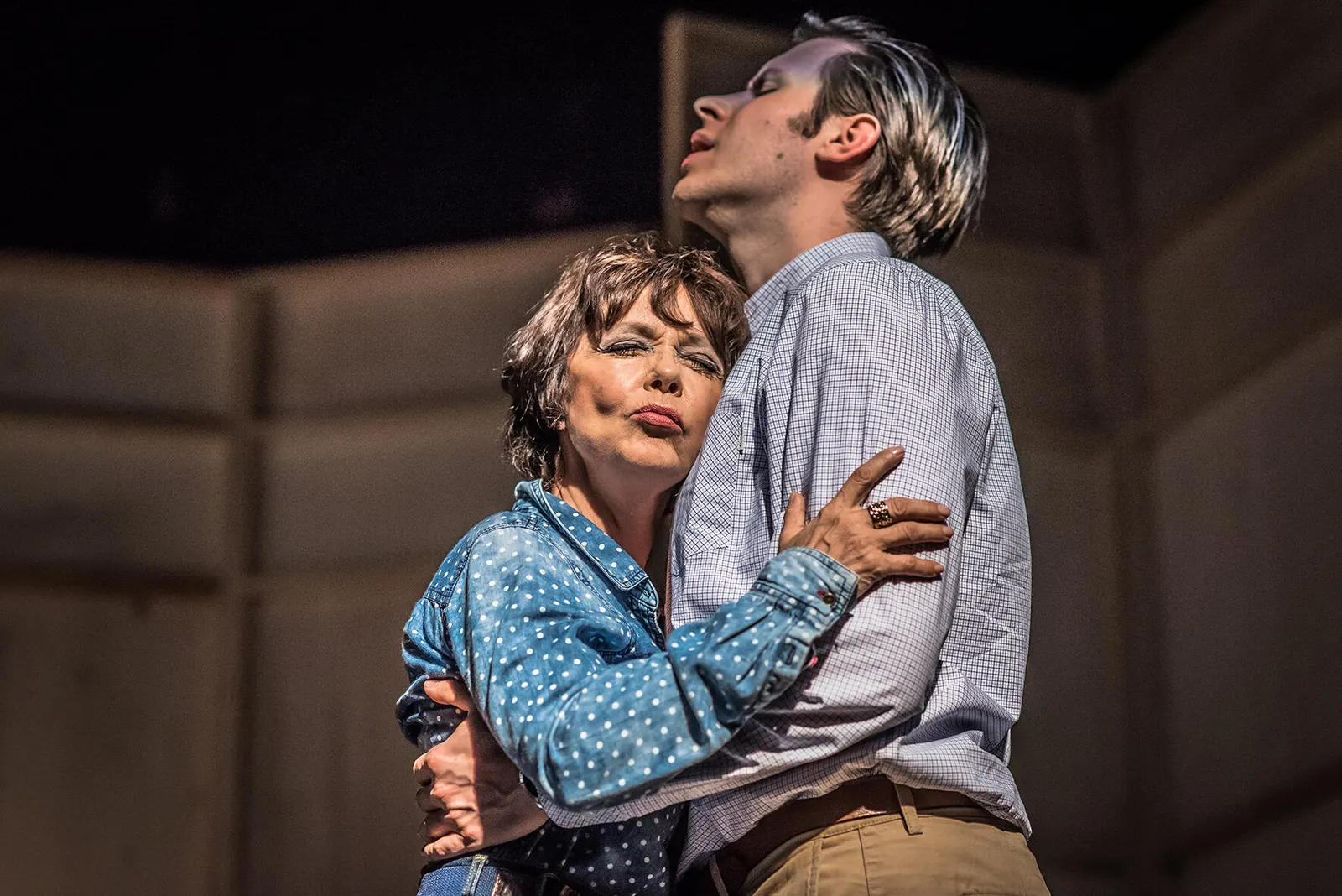 WIR SIND DIE NEUEN Komödie nach dem gleichnamigen Film von Ralf Westhoff Spielzeit 2018/2019 / Premiere: 10.5.2019 Simone Rethel, Florian Gierlichs Foto: Dennis Häntzschel
