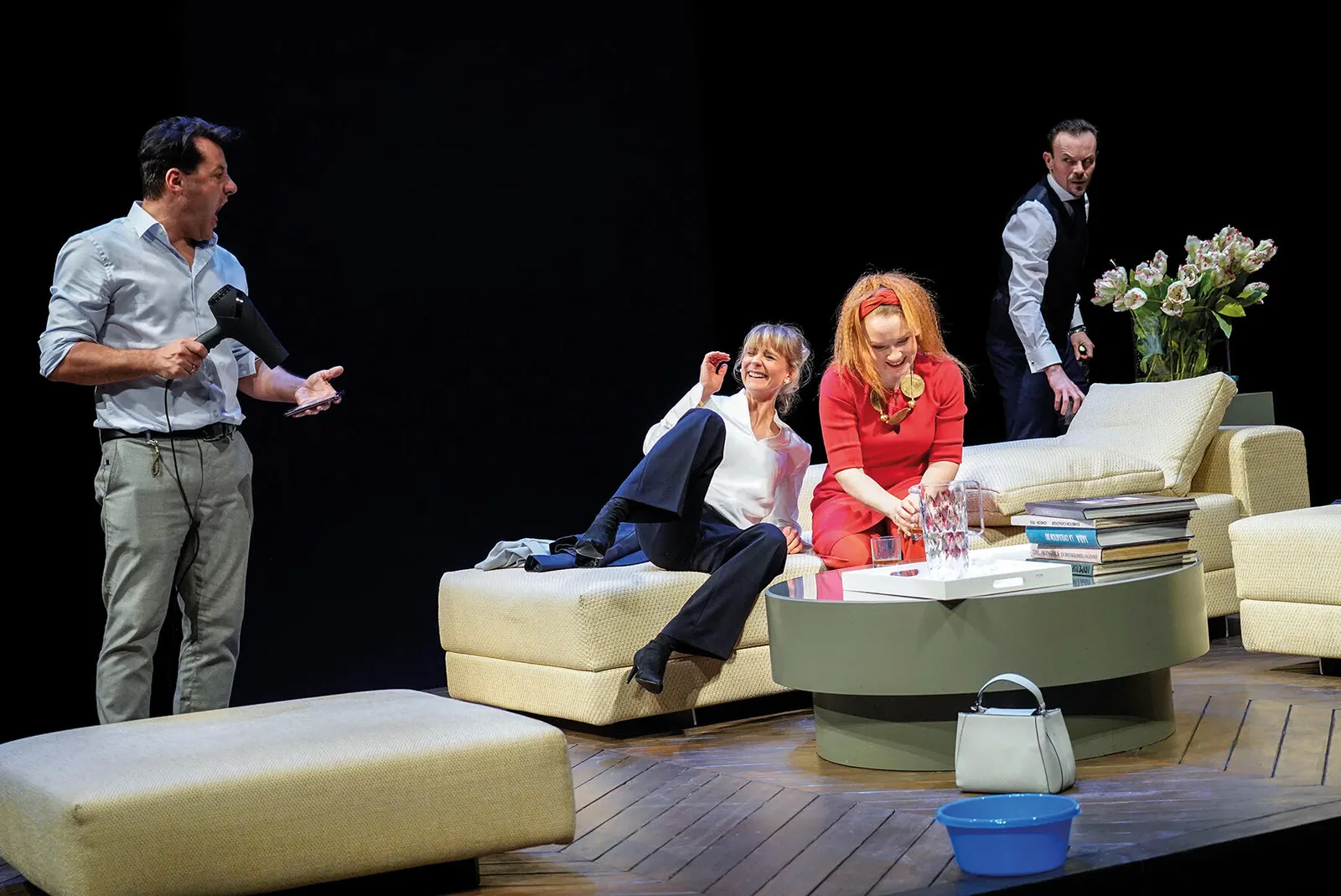 DER GOTT DES GEMETZELS Schauspiel von Yasmina Reza Spielzeit 2018/2019 / Premiere: 25.01.2019 Marco Steeger, Sabine Fürst, Anja Barth, Robert Besta Foto: Tobias Metz