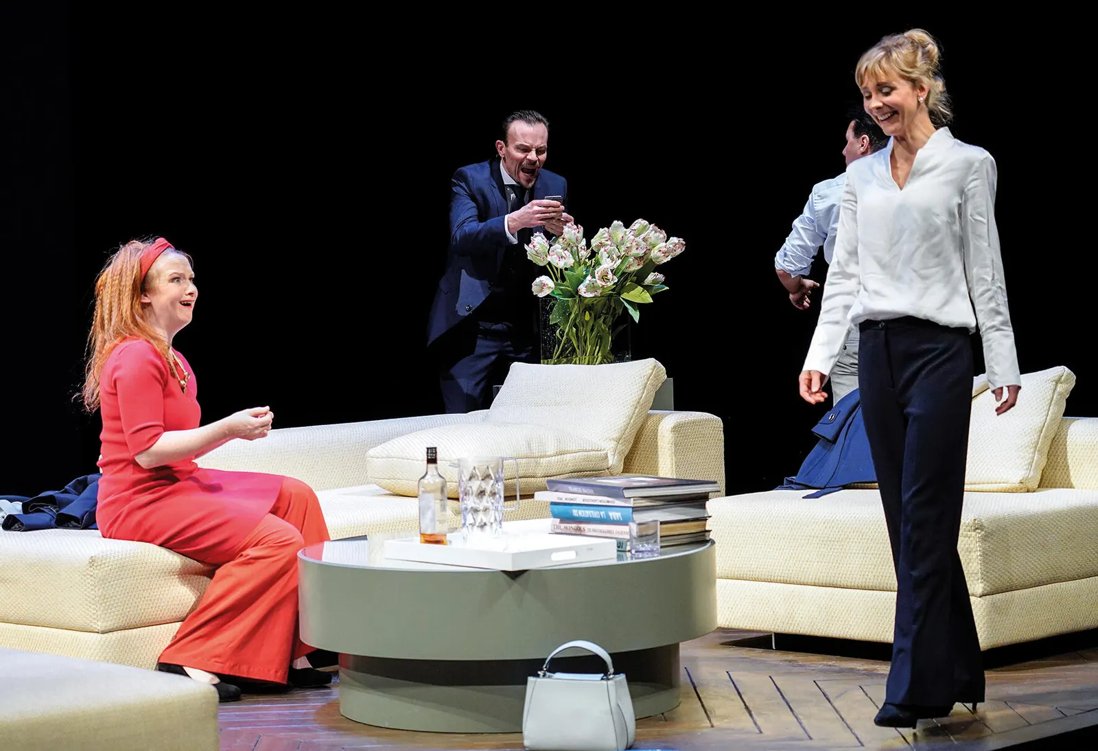 DER GOTT DES GEMETZELS Schauspiel von Yasmina Reza Spielzeit 2018/2019 / Premiere: 25.01.2019 Anja Barth, Robert Besta, Marco Steeger, Sabine Fürst Foto: Tobias Metz