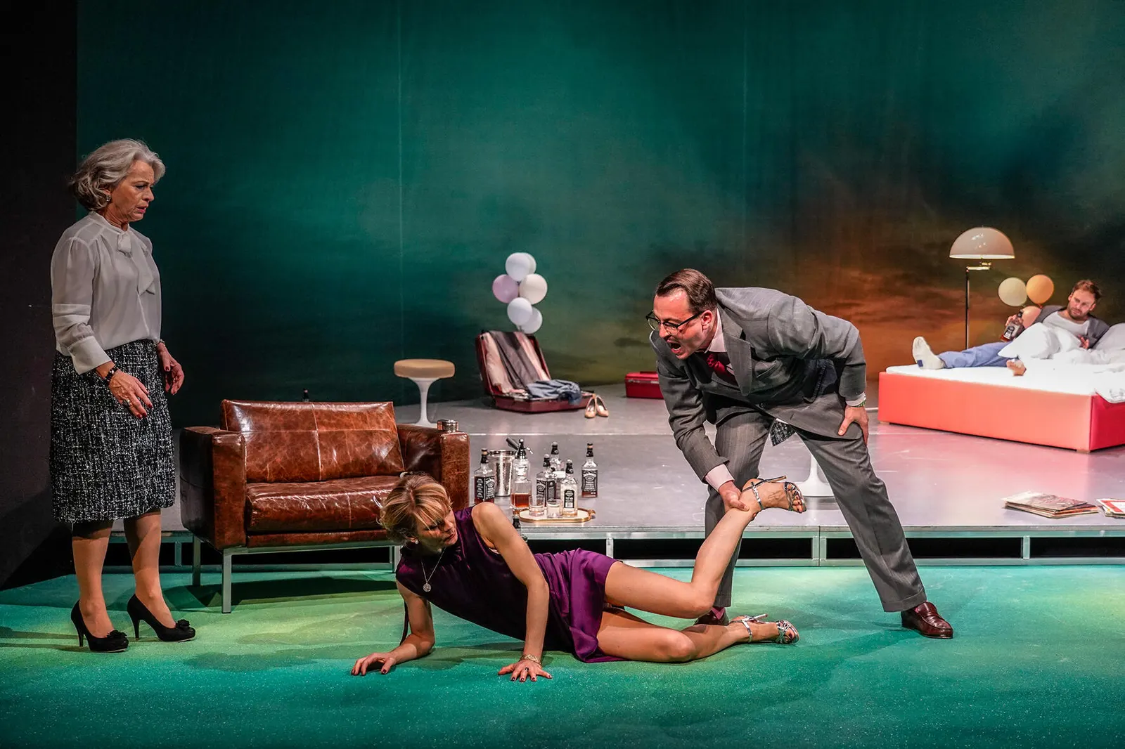 DIE KATZE AUF DEM HEISSEN BLECHDACH Schauspiel von Tennessee Williams Spielzeit 2018/2019 / Premiere: 07.06.2019 Susanne Heydenreich, Sabine Fürst, Matthias Lamp Foto: Tobias Metz