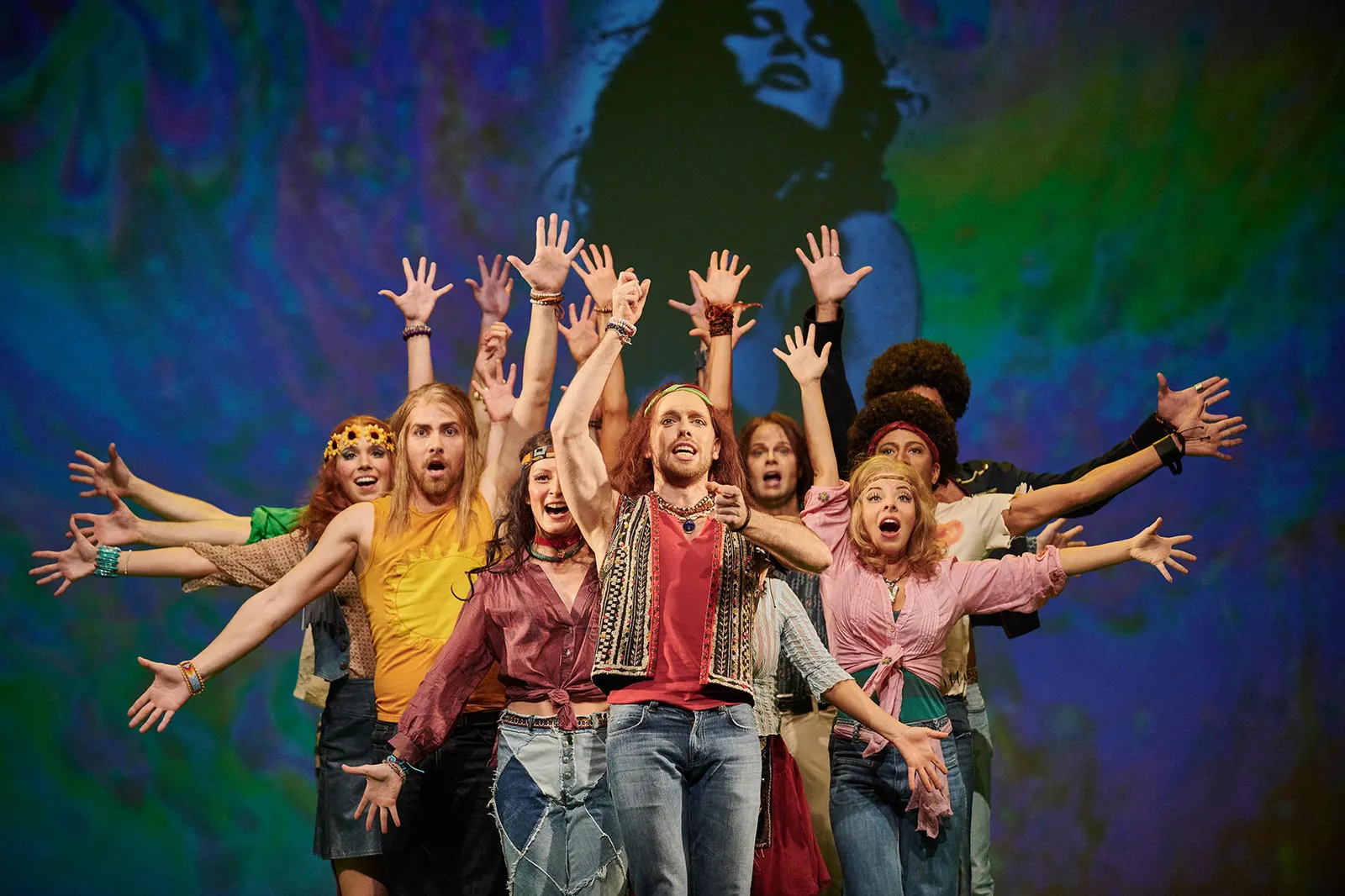HAIR Musical von Gerome Ragni, James Rado, Galt MacDermot The American Tribal Love Rock-Musical v. links: Lina Gerlitz, Marc Trojan, Julia Waldmayer, Dennis Weißert, Tim Müller, De…