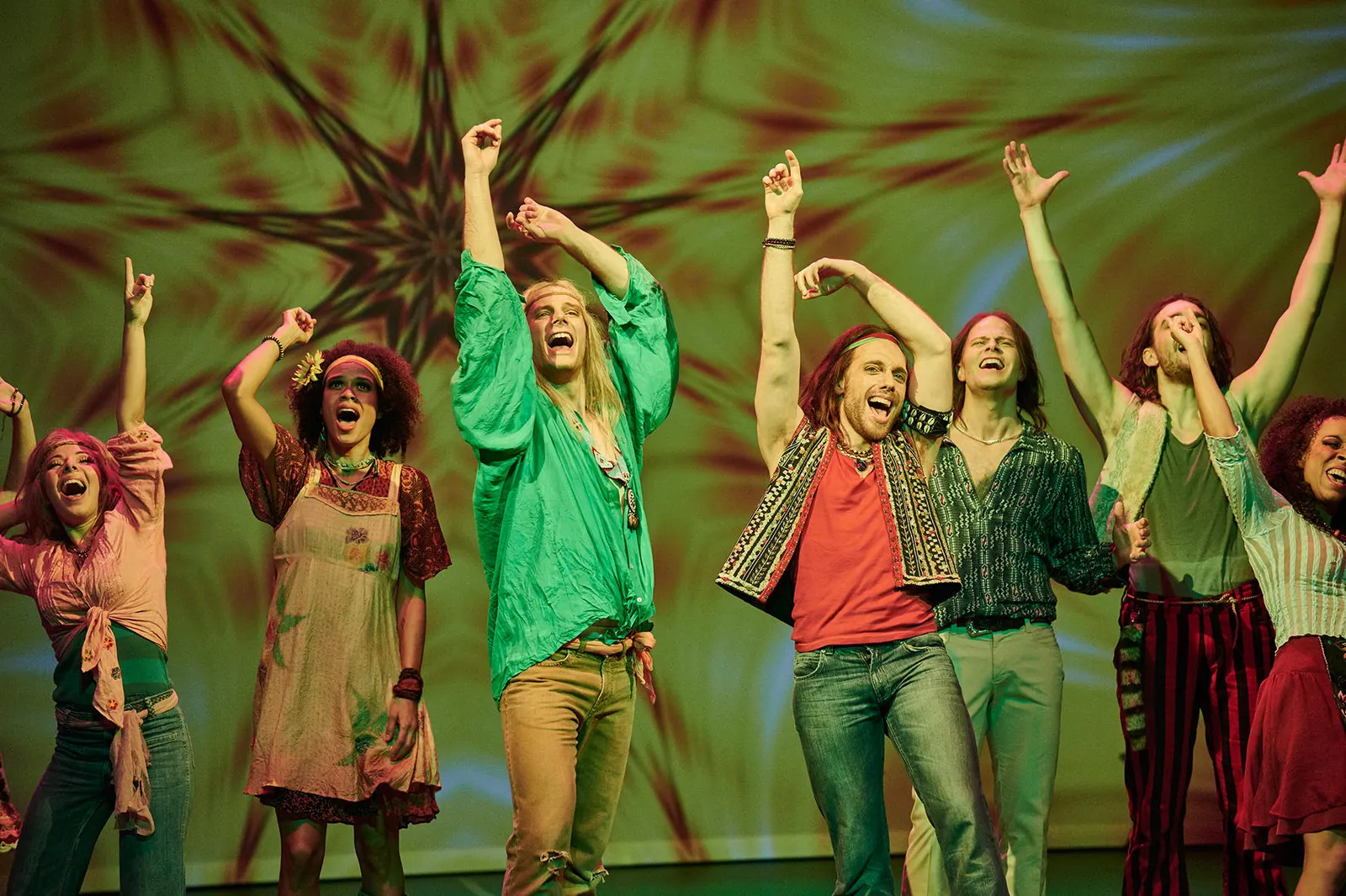 HAIR Musical von Gerome Ragni, James Rado, Galt MacDermot The American Tribal Love Rock-Musical v. links: Denise Vilöhr, Charlotte Irene Thompson, Fin Holzwart, Dennis Weißert, Tim…