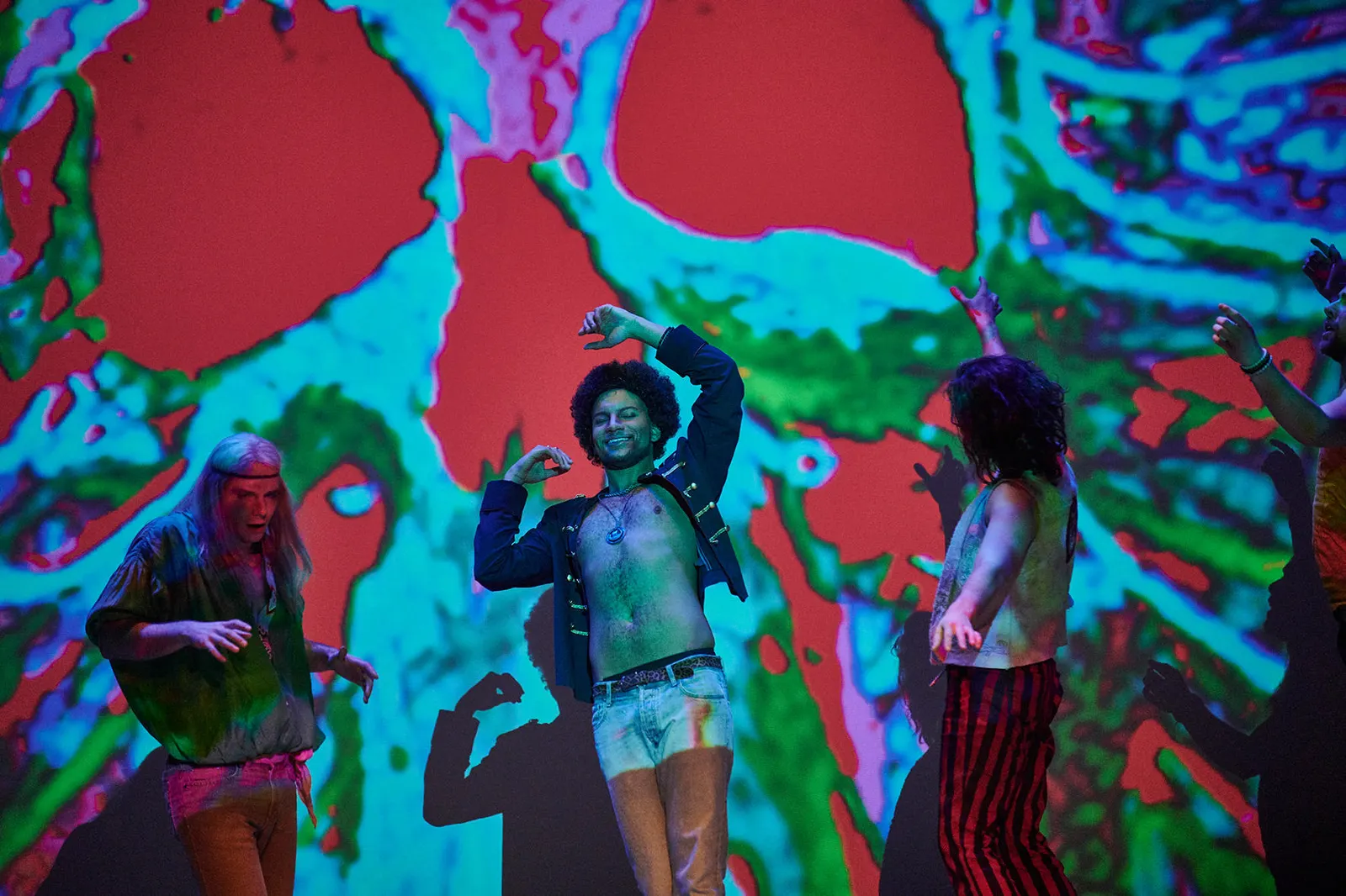 HAIR The American Tribal Love Rock-Musical Spielzeit 2018/2019 / Premiere: 07.12.2018 Anthony Curtis Kirby, Fin Holzwart Foto: Martin Sigmund