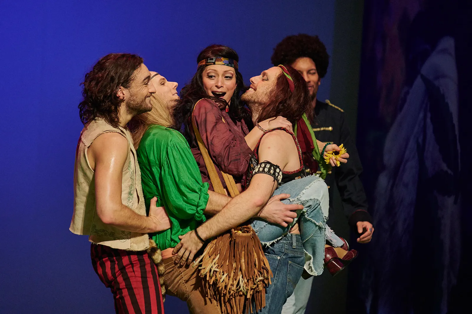 HAIR Musical von Gerome Ragni, James Rado, Galt MacDermot The American Tribal Love Rock-Musical v. links: Lukas Haiser, Fin Holzwart, Julia Waldmayer, Dennis Weißert, Anthony Curti…