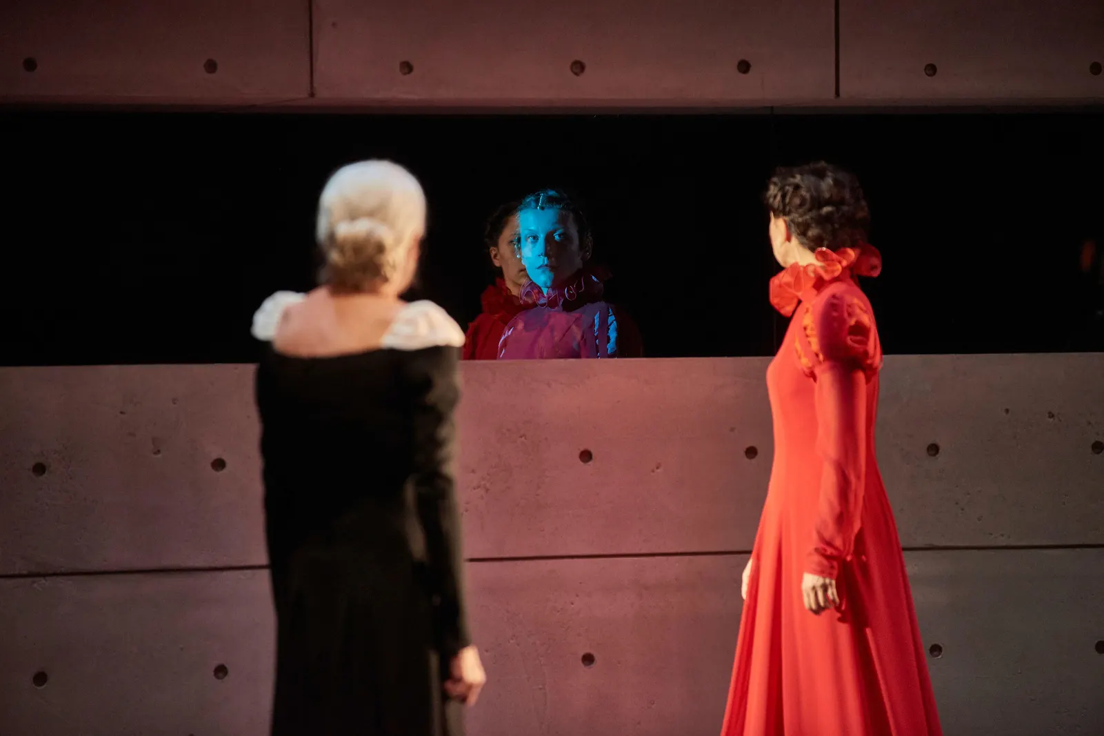 MARIA STUART Trauerspiel in fünf Akten Spielzeit 2018/2019 / Premiere: 14.9.2018 Ulrike Barthruff, Franziska Beyer, Alina Rank Foto: Martin Sigmund