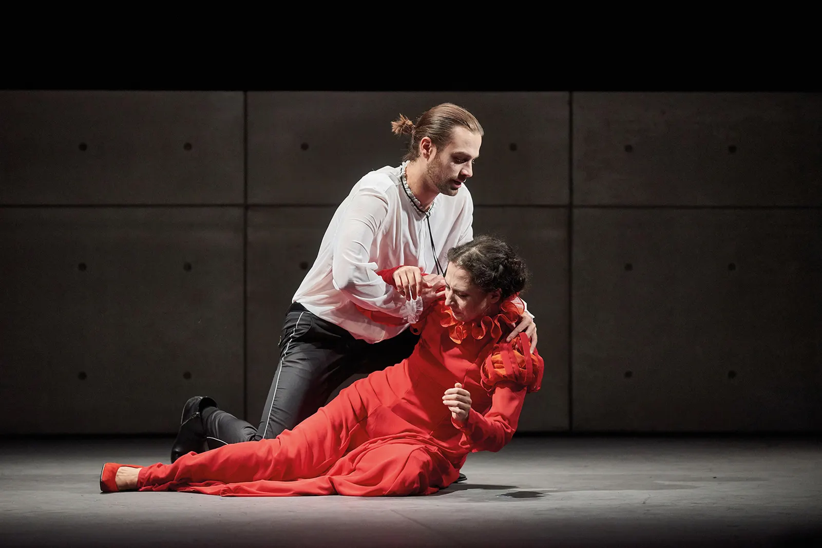 MARIA STUART Trauerspiel in fünf Akten Spielzeit 2018/2019 / Premiere: 14.9.2018 Fabian Oehl, Alina Rank Foto: Martin Sigmund