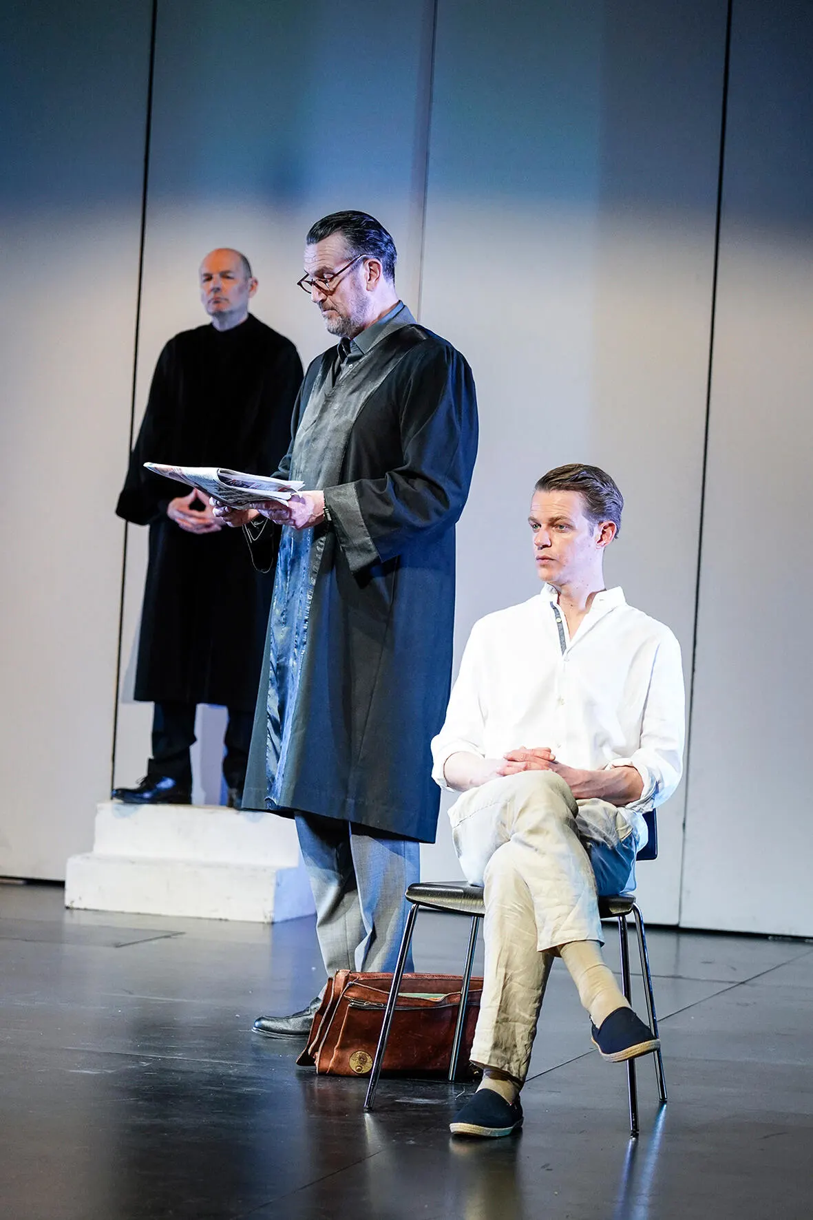 TABU nach dem Roman von Ferdinand von Schirach Bühnenfassung Eva Hosemann Spielzeit 2018/2019 / Premiere: 15.3.2019 Udo Rau, Kai Maertens, Philip Wilhelmi Foto: Tobias Metz