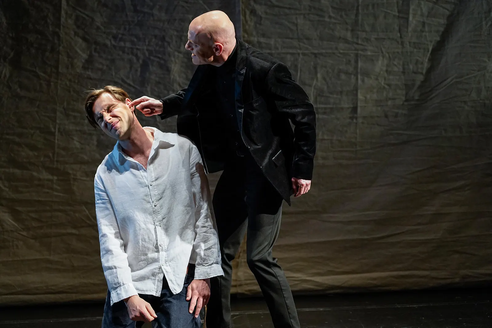 WIE ES EUCH GEFÄLLT Neufassung von Carl Philip von Maldeghem Spielzeit 2018/2019 / Premiere: 26.04.2019 Daniel Tille, Gunnar Blume Foto: Tobias Metz