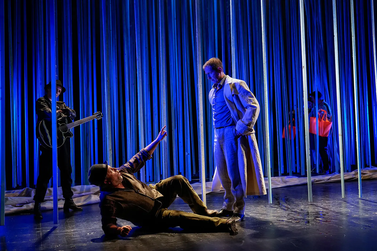 WIE ES EUCH GEFÄLLT Neufassung von Carl Philip von Maldeghem Spielzeit 2018/2019 / Premiere: 26.04.2019 Claudia Carus, Andreas Klaue, Armin Jung Foto: Tobias Metz