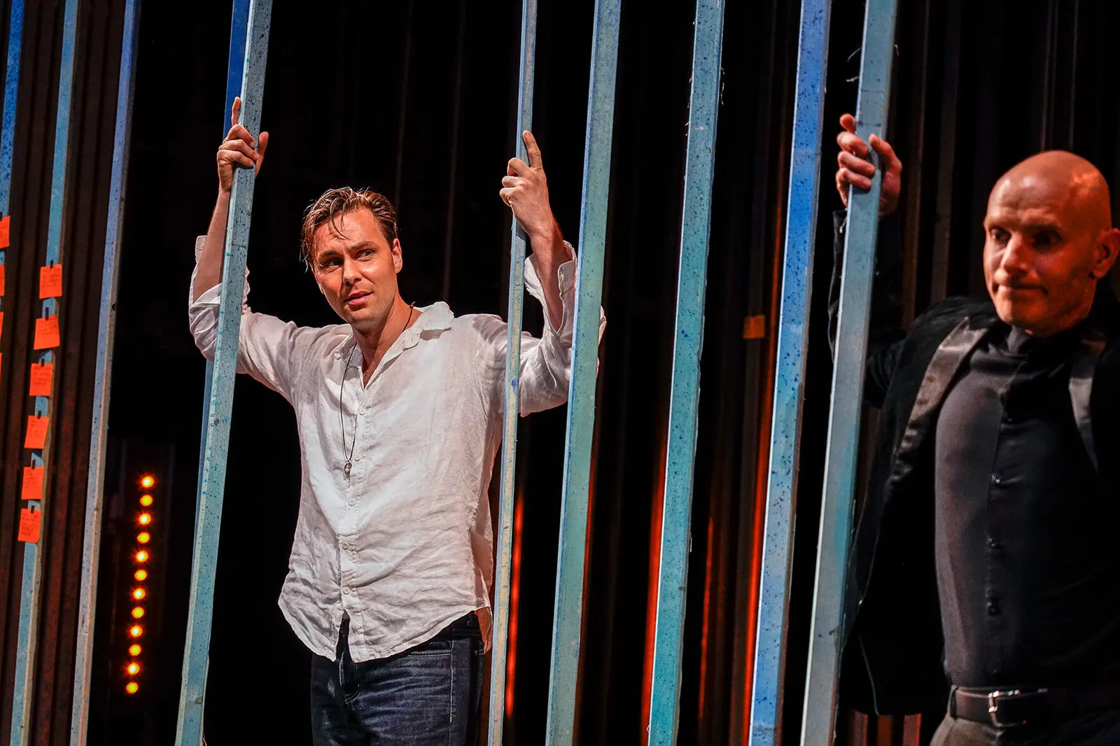 WIE ES EUCH GEFÄLLT Neufassung von Carl Philip von Maldeghem Spielzeit 2018/2019 / Premiere: 26.04.2019 Daniel Tille, Gunnar Blume Foto: Tobias Metz