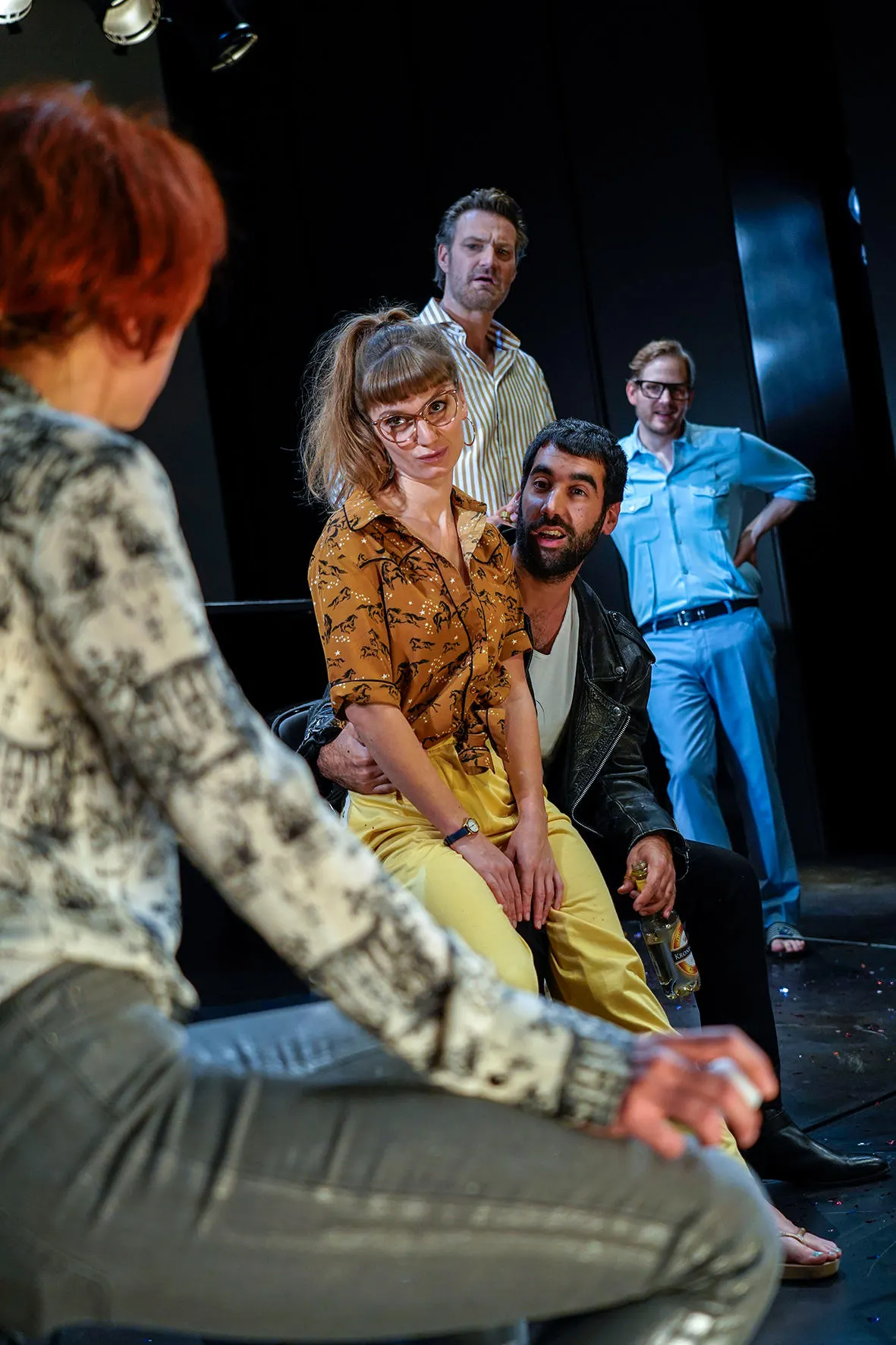 WILLKOMMEN Eine Komödie von Lutz Hübner und Sarah Nemitz Spielzeit 2018/2019 / Premiere: 26.10.2018 Eva Geiler, Judith Florence Ehrhardt, Ralf Stech, Murat Dikenci, Nikolaij Janoch…