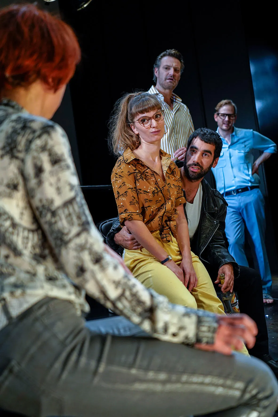 WILLKOMMEN Eine Komödie von Lutz Hübner und Sarah Nemitz Spielzeit 2018/2019 / Premiere: 26.10.2018 Eva Geiler, Judith Florence Ehrhardt, Ralf Stech, Murat Dikenci, Nikolaij Janoch…