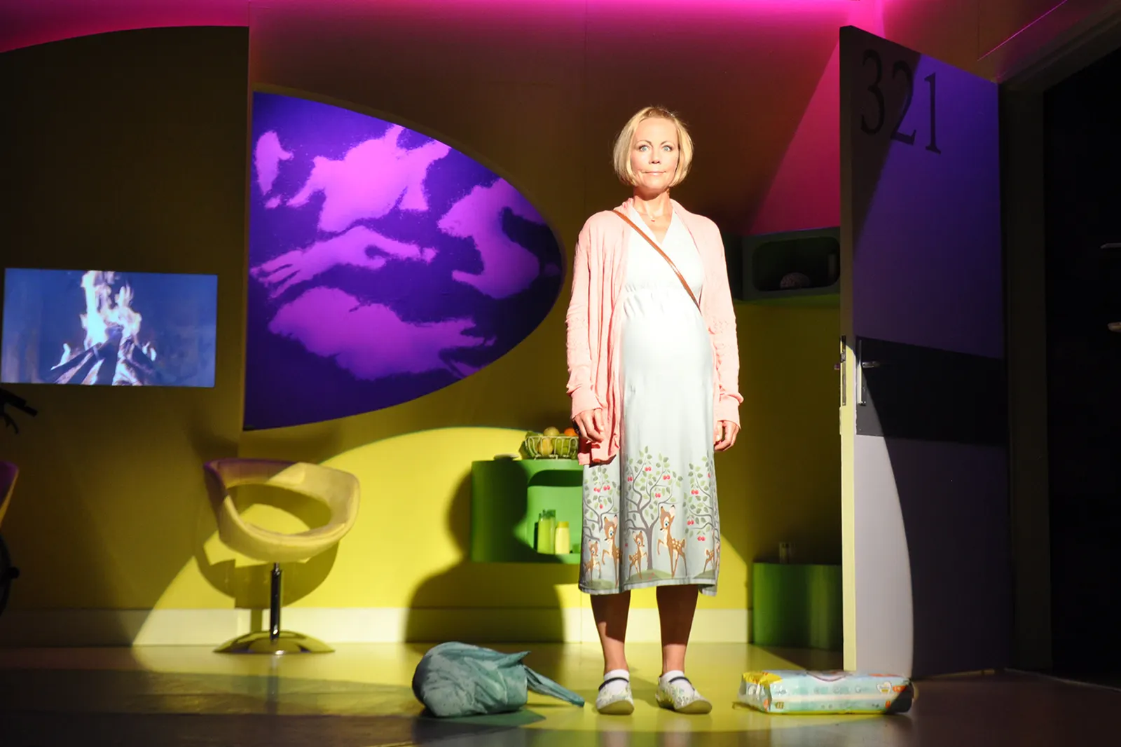 HIMMLISCHE ZEITEN - ALTWERDEN IST NICHTS FÜR FEIGLINGE Revue von Tilmann von Blomberg, Carsten Gerlitz und Katja Wolff Spielzeit 2021/2022 / Premiere: 20.5.2022 Laura Leyh Foto: Sa…