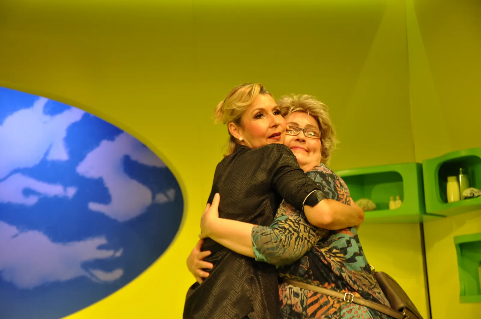 HIMMLISCHE ZEITEN - ALTWERDEN IST NICHTS FÜR FEIGLINGE Revue von Tilmann von Blomberg, Carsten Gerlitz und Katja Wolff Spielzeit 2021/2022 / Premiere: 20.5.2022 Patricia Hodell, Ir…