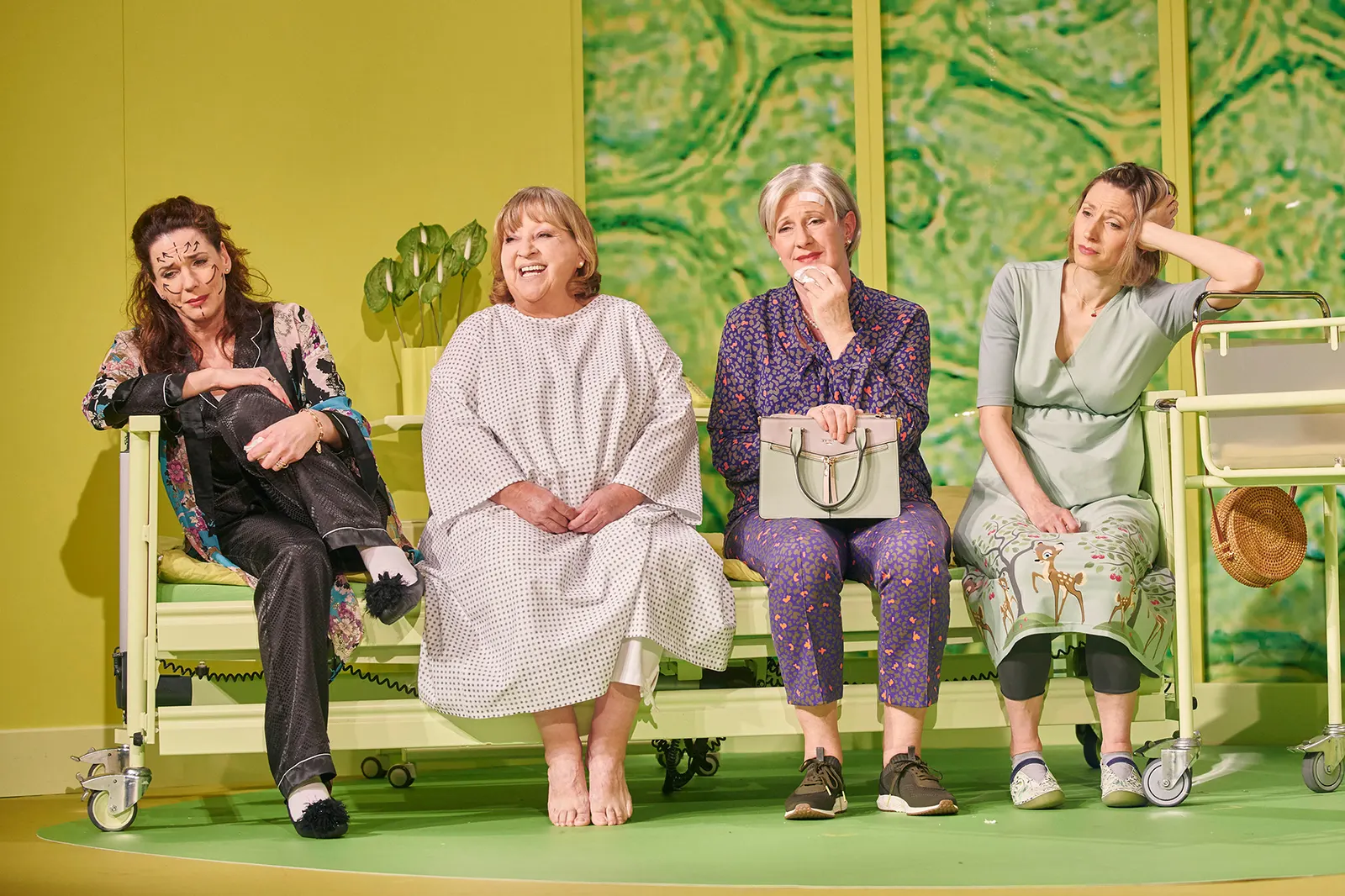 HIMMLISCHE ZEITEN - ALTWERDEN IST NICHTS FÜR FEIGLINGE Revue von Tilmann von Blomberg, Carsten Gerlitz und Katja Wolff Spielzeit 2021/2022 / Premiere: 20.5.2022 Franziska Becker, A…