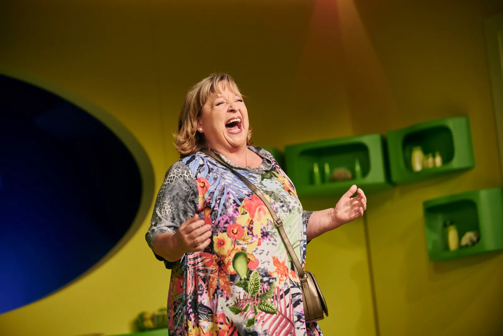 HIMMLISCHE ZEITEN - ALTWERDEN IST NICHTS FÜR FEIGLINGE Revue von Tilmann von Blomberg, Carsten Gerlitz und Katja Wolff Spielzeit 2021/2022 / Premiere: 20.5.2022 Angelika Mann Foto:…