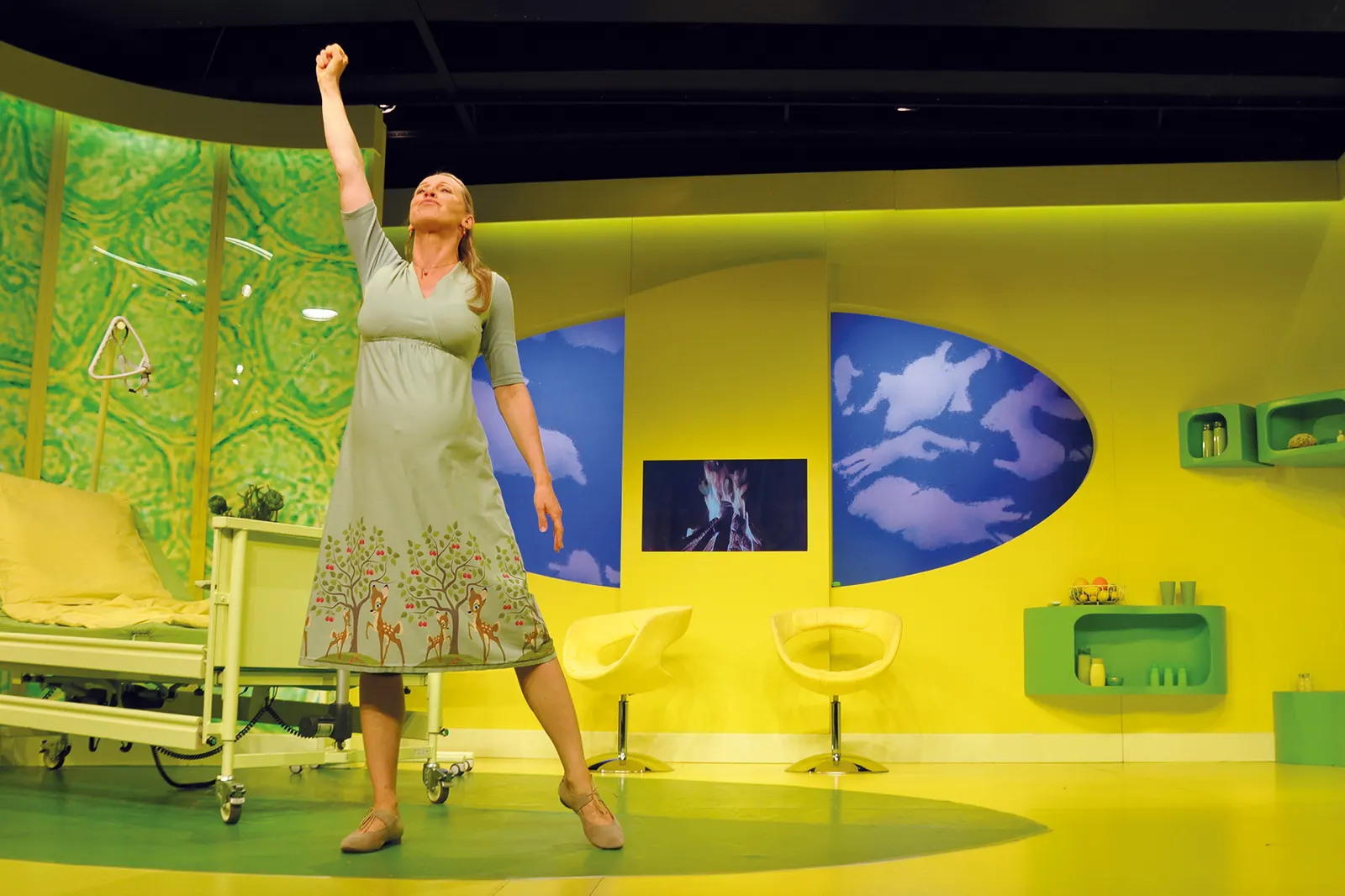 HIMMLISCHE ZEITEN - ALTWERDEN IST NICHTS FÜR FEIGLINGE Revue von Tilmann von Blomberg, Carsten Gerlitz und Katja Wolff Spielzeit 2021/2022 / Premiere: 20.5.2022 Bianca Spiegel Foto…