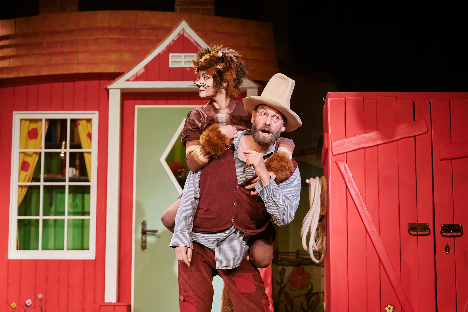 PETTERSSON UND FINDUS Familienstück von Sven Nordqvist Spielzeit 2021/2022 / Premiere: 4.12.2021 Farina Violetta Giesmann, Matthias Rott Foto: Martin Sigmund