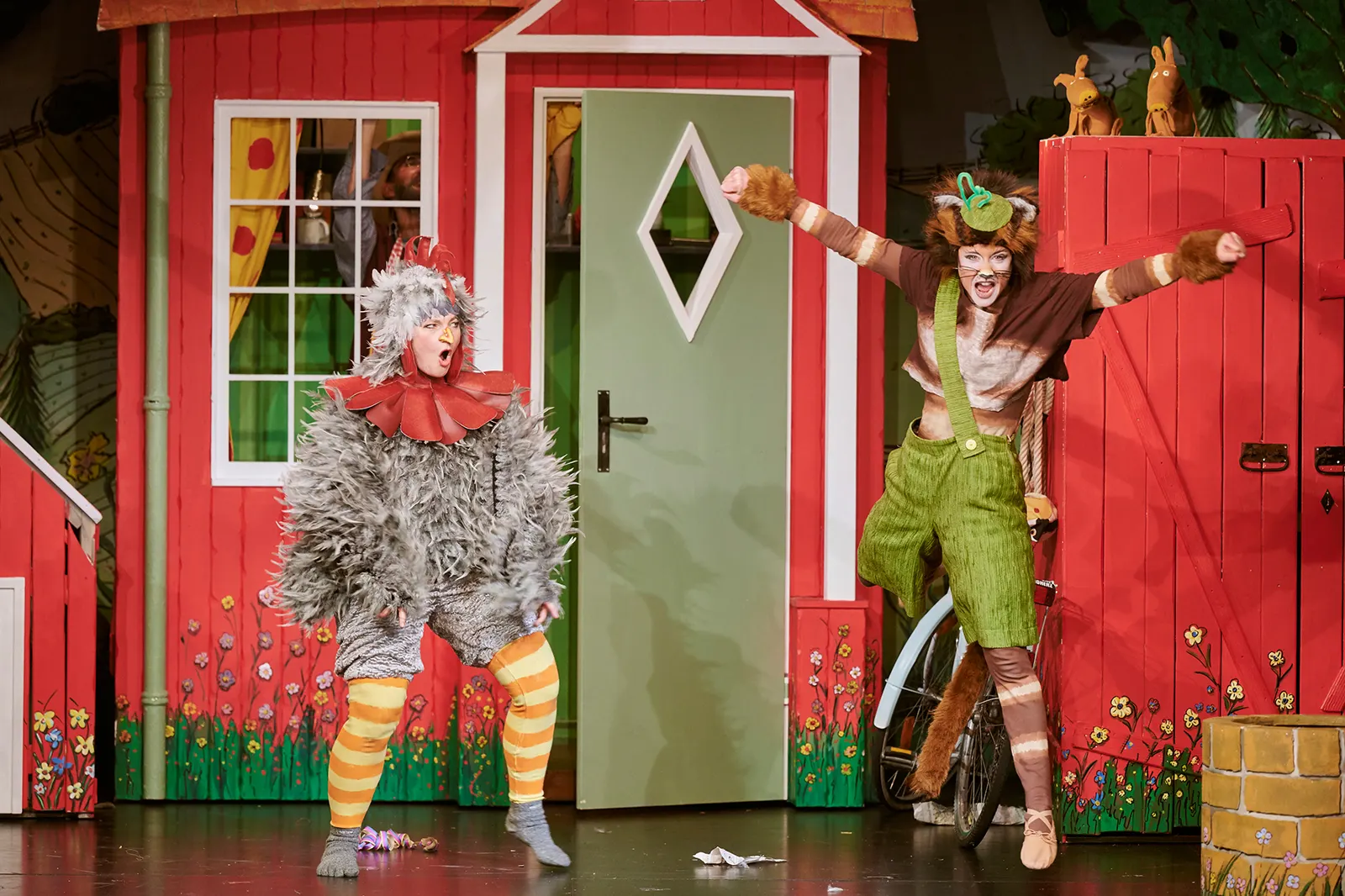 PETTERSSON UND FINDUS Familienstück von Sven Nordqvist Spielzeit 2021/2022 / Premiere: 4.12.2021 Diana Gantner, Farina Violetta Giesmann Foto: Martin Sigmund