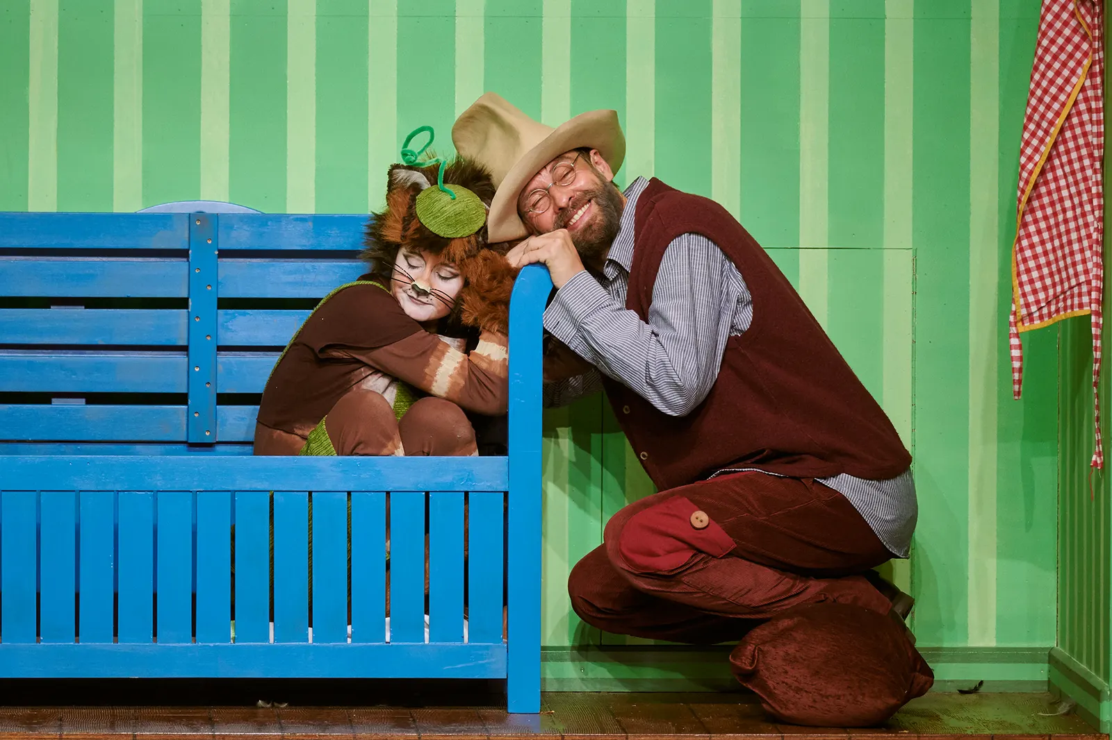 PETTERSSON UND FINDUS Familienstück von Sven Nordqvist Spielzeit 2021/2022 / Premiere: 4.12.2021 Farina Violetta Giesmann, Matthias Rott Foto: Martin Sigmund