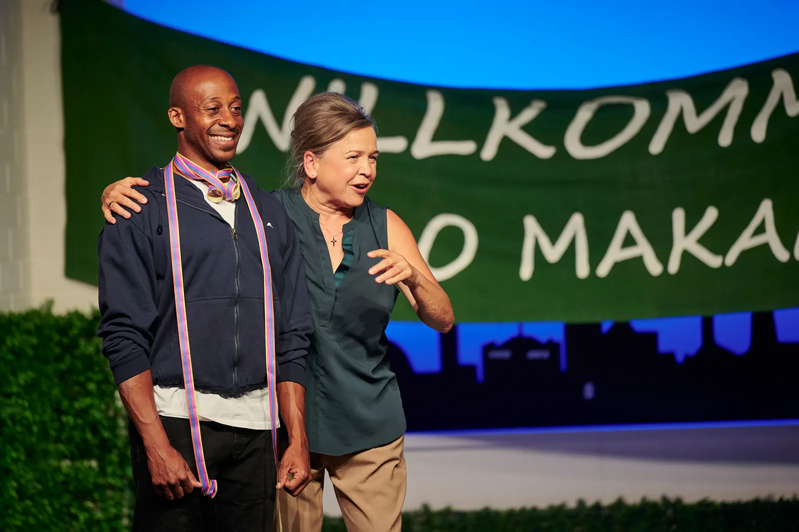 WILLKOMMEN BEI DEN HARTMANNS Komödie von Simon Verhoeven nach dem gleichnamigen Film Spielzeit 2021/2022 / Premiere: 24.9.2021 Quatis Tarkington, Ursula Berlinghof Foto: Martin Sig…