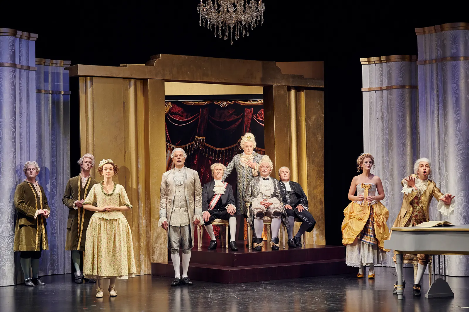 AMADEUS Schauspiel von Peter Shaffer Spielzeit 2021/2022 / Premiere: 17.9.2021 Nikolaij Janocha, Gideon Rapp, Theresa Aurora Lune, Wolfgang Seidenberg, Karlheinz Schmitt, Peter Kag…