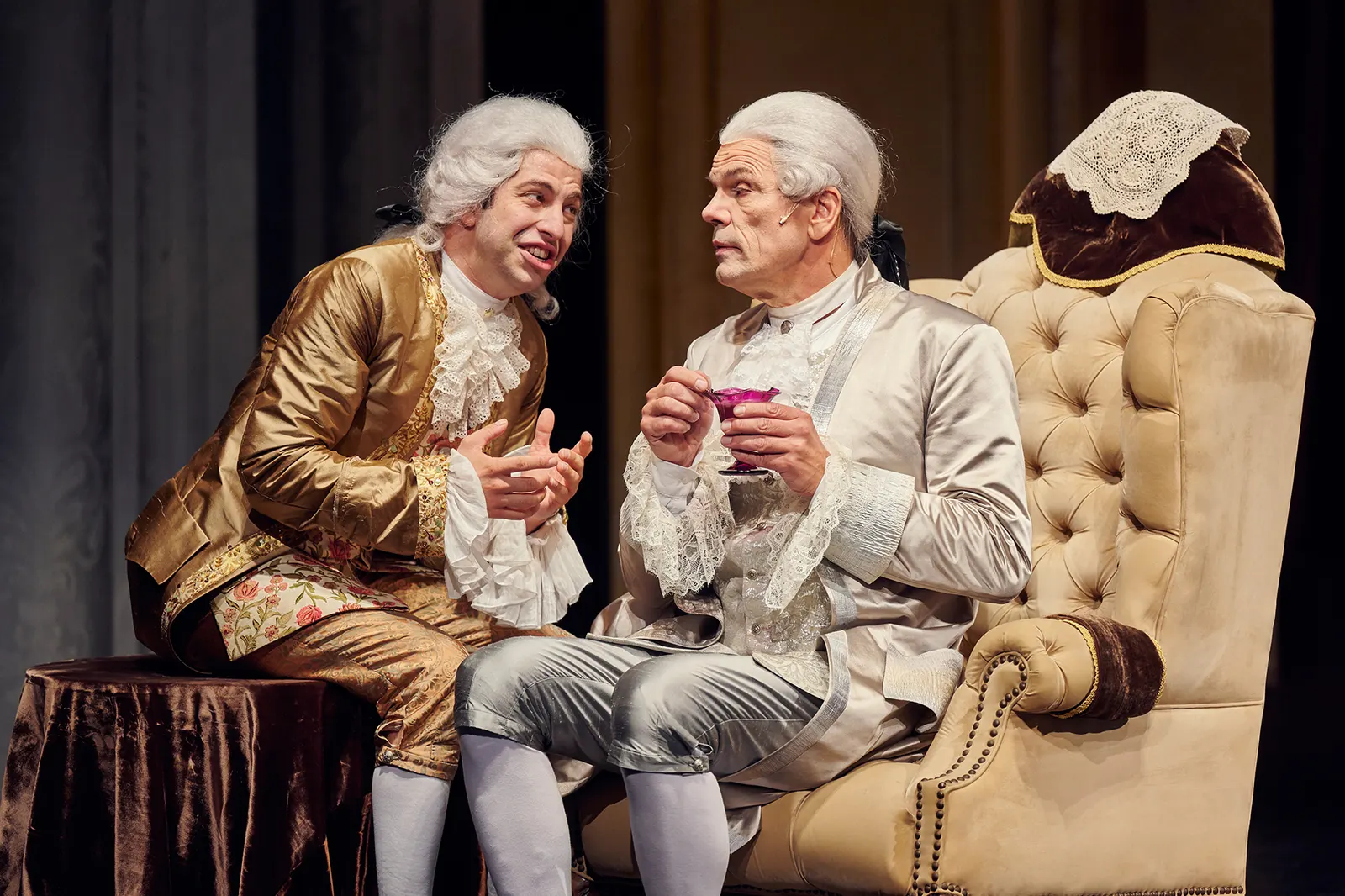 AMADEUS Schauspiel von Peter Shaffer Spielzeit 2021/2022 / Premiere: 17.9.2021 Delio Malär, Wolfgang Seidenberg Foto: Martin Sigmund