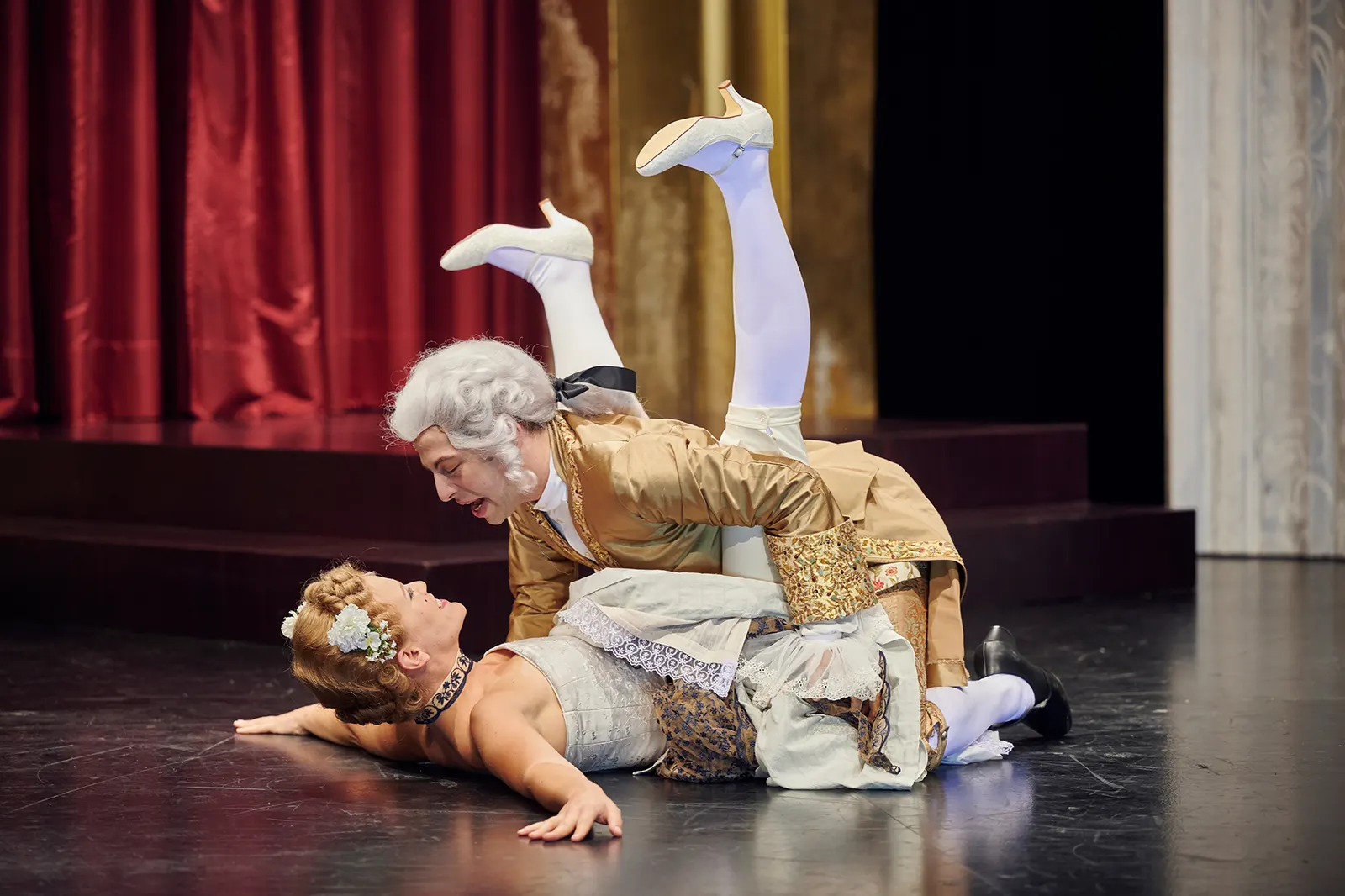 AMADEUS Schauspiel von Peter Shaffer Spielzeit 2021/2022 / Premiere: 17.9.2021 Kristin Hansen und Delio Malär Foto: Martin Sigmund