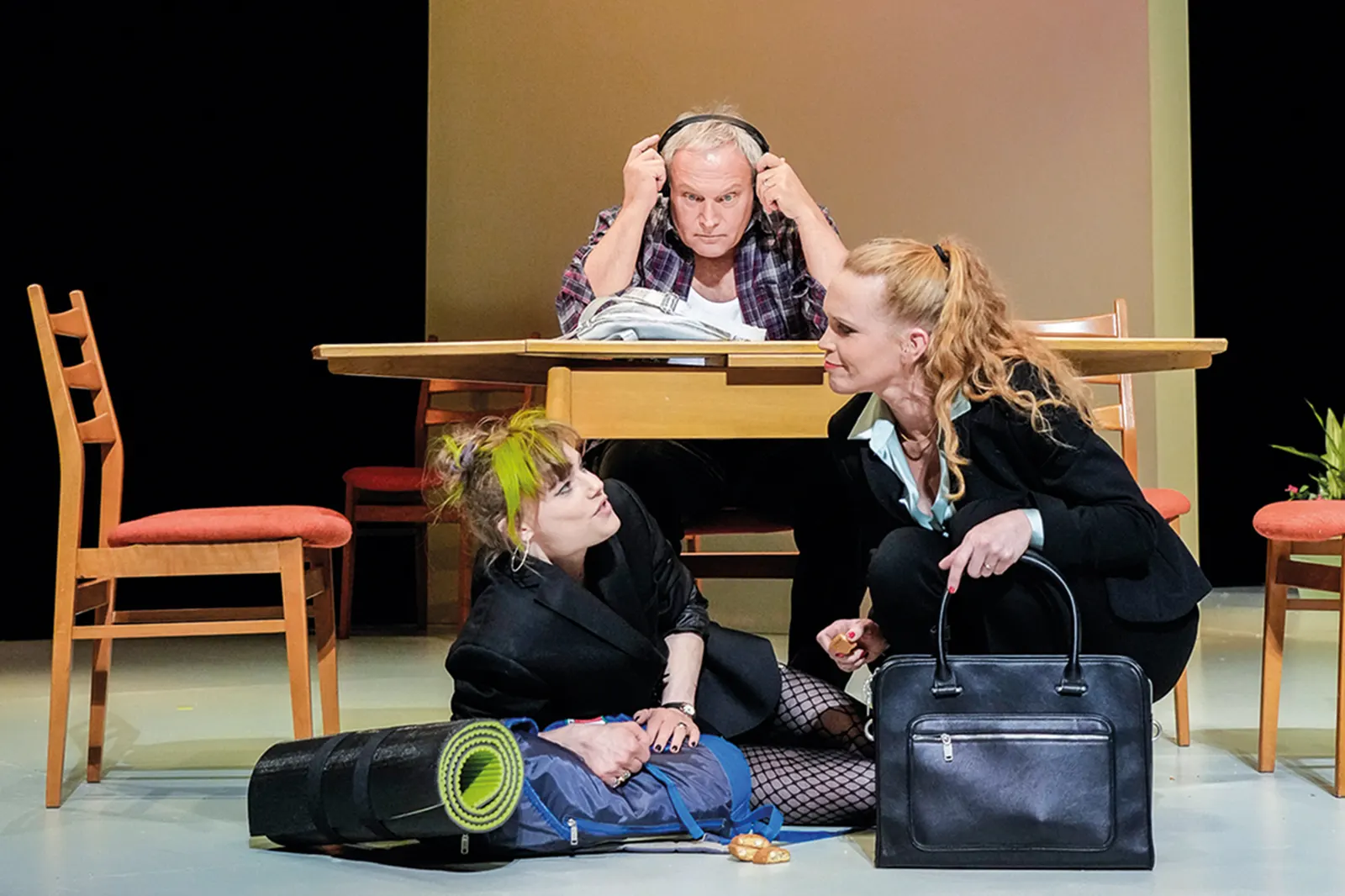 DINGE, DIE ICH SICHER WEISS Eine Familiengeschichte von Andrew Bovell Spielzeit 2021/2022 / Premiere: 29.4.2022 Lilli Meinhardt, Andreas Klaue, Stefanie Klimkait Foto: Tobias Metz