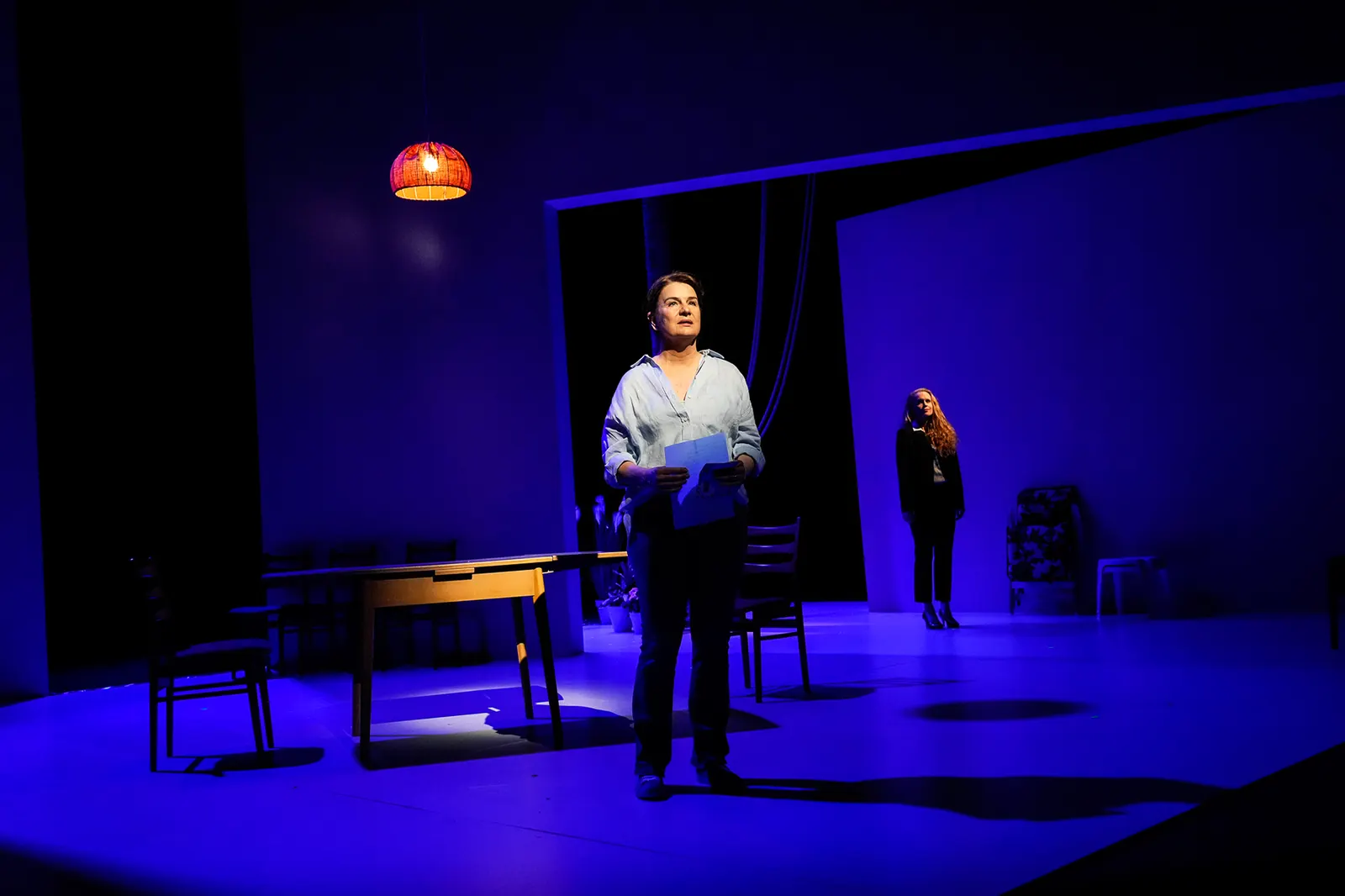 DINGE, DIE ICH SICHER WEISS Eine Familiengeschichte von Andrew Bovell Spielzeit 2021/2022 / Premiere: 29.4.2022 Ulrike Knospe, Stefanie Klimkait Foto: Tobias Metz