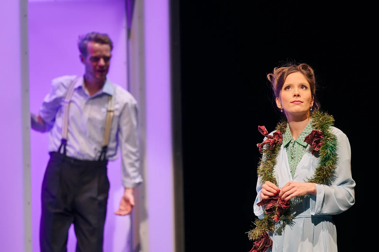 FRÜHSTÜCK BEI TIFFANY von Truman Capote Für die Bühne bearbeitet von Richard Greenberg Spielzeit 2021/2022 / Premiere: 10.6.2022 Philip Wilhelmi, Josepha Grünberg Foto: Martin Sigm…