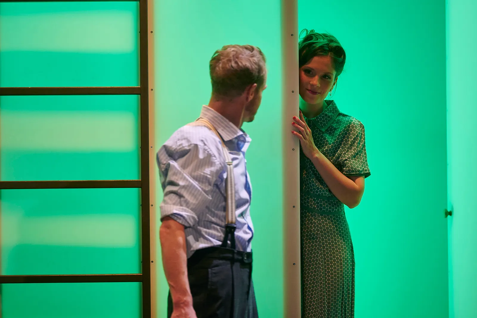 FRÜHSTÜCK BEI TIFFANY von Truman Capote Für die Bühne bearbeitet von Richard Greenberg Spielzeit 2021/2022 / Premiere: 10.6.2022 Philip Wilhelmi, Josepha Grünberg Foto: Martin Sigm…
