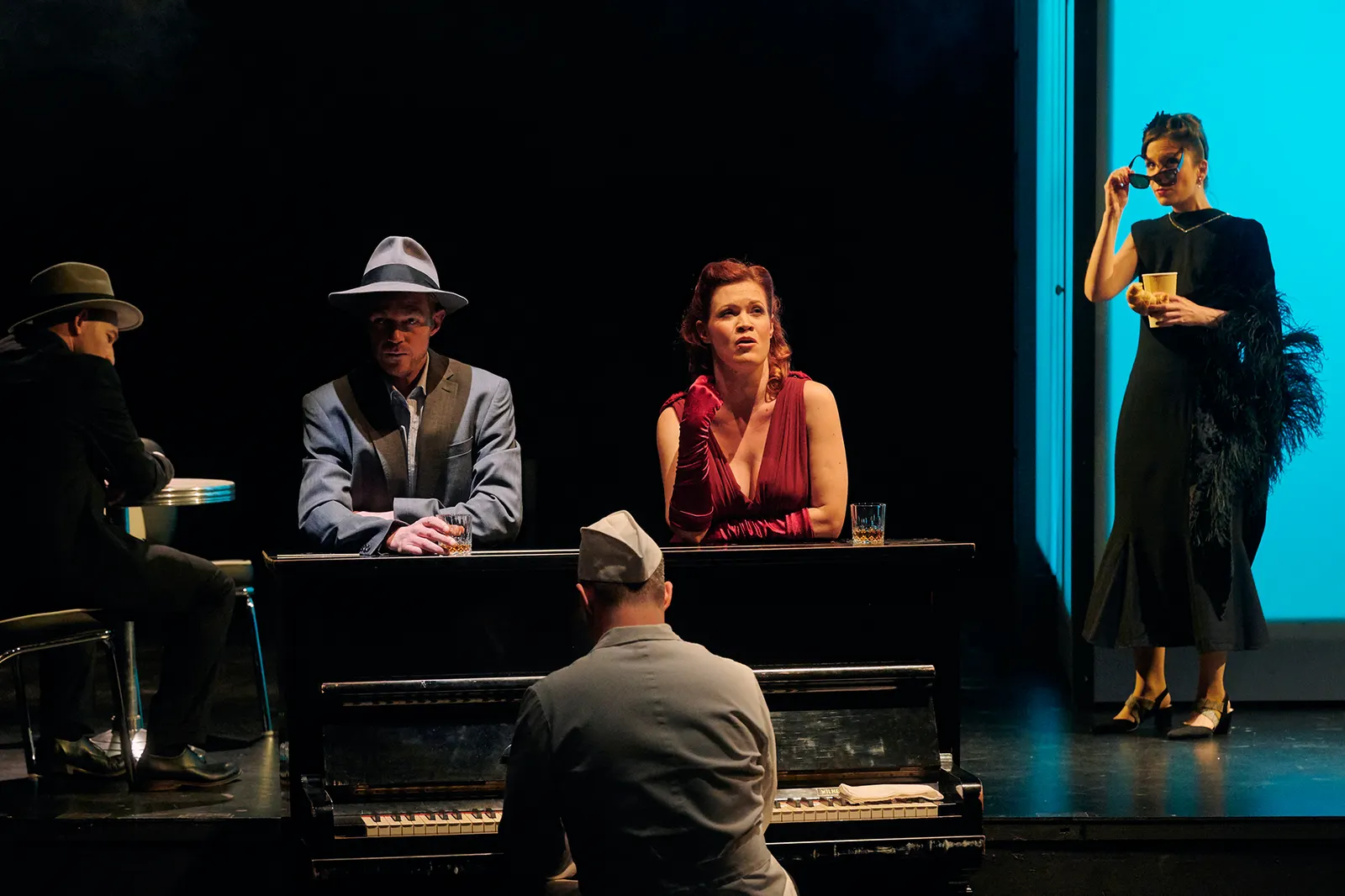 FRÜHSTÜCK BEI TIFFANY von Truman Capote Für die Bühne bearbeitet von Richard Greenberg Spielzeit 2021/2022 / Premiere: 10.6.2022 Achmed Ole Bielfeldt, Philip Wilhelmi, Daniel Große…