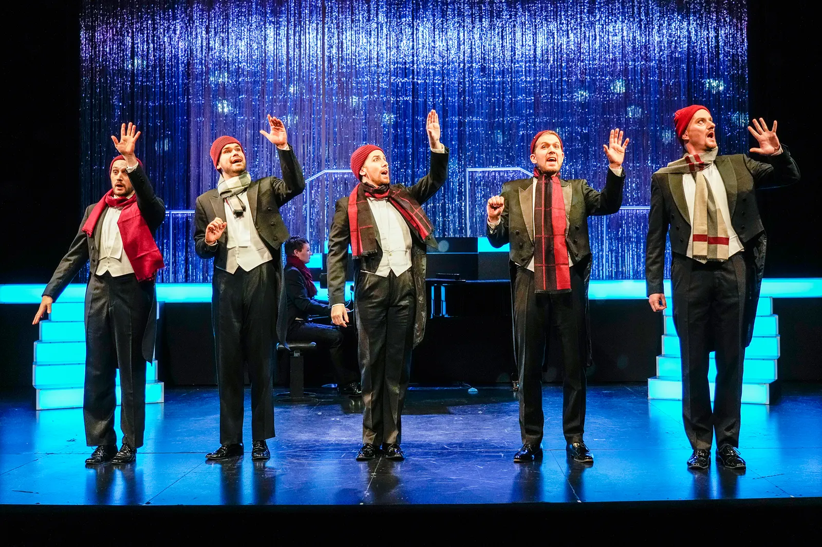 HALLELUJA! Ein inszeniertes Konzert mit den Stuttgarter Comedian Harmonists Spielzeit 2021/2022 / Premiere: 10.12.2021 Tobias Rusnak, Loïc Damien Schlentz, Florian Fries, Marc Troj…