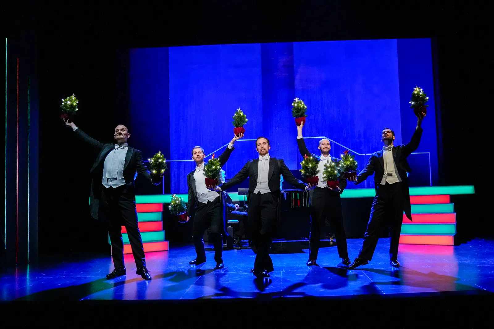 HALLELUJA! Ein inszeniertes Konzert mit den Stuttgarter Comedian Harmonists Spielzeit 2021/2022 / Premiere: 10.12.2021 Tobias Hagge, Michael Rapke, Marc Trojan, Tobias Rusnak, Loïc…