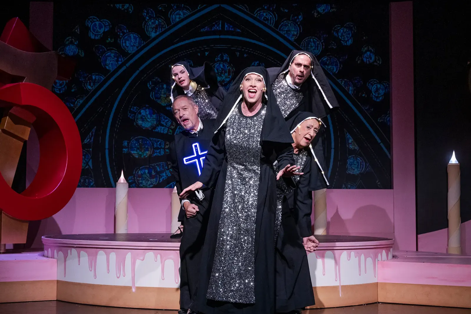 DER 75. GEBURTSTAG Eine Theaterrevue für unsere Komödie im Marquardt von Christine Gann und Jörg Pauly / Uraufführung Spielzeit 2026/2027 / Premiere: 25.9.2026 Bernadette Hug, Rein…