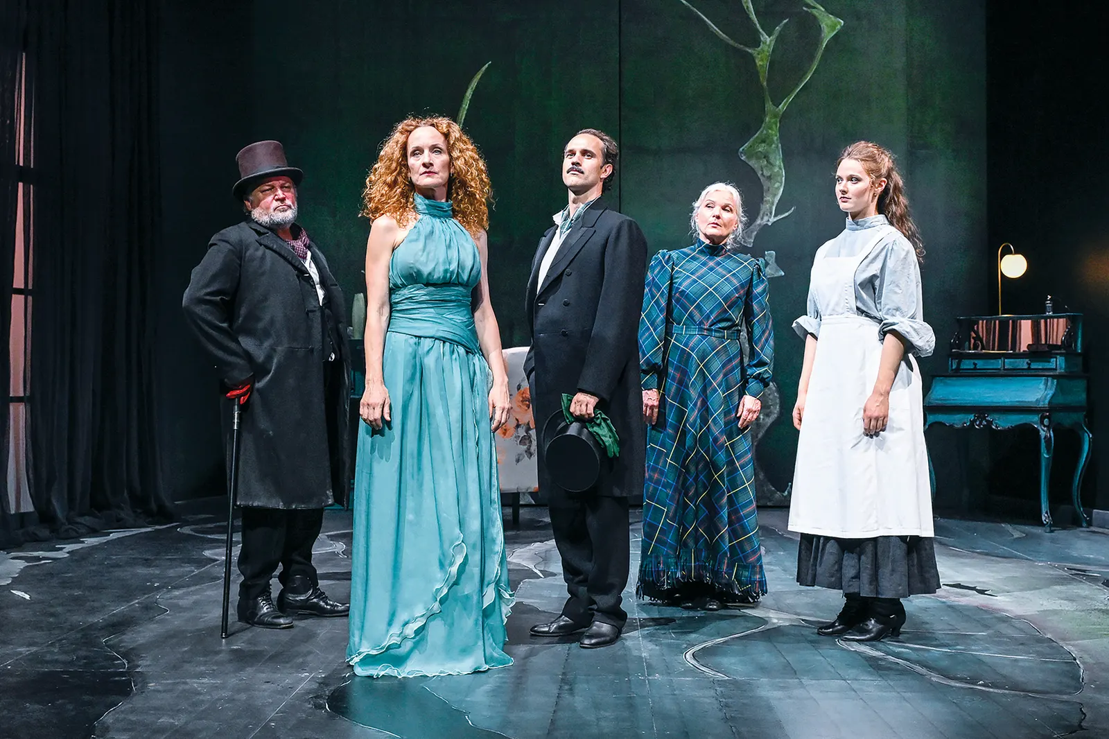 GASLICHT Kriminalstück von Patrick Hamilton Spielzeit 2026/2027 / Premiere: 18.9.2026 Andreas Klaue, Lisa Wildmann, Felician Hohnloser, Annette Mayer, Hannah Sophie Schad Foto: Tob…