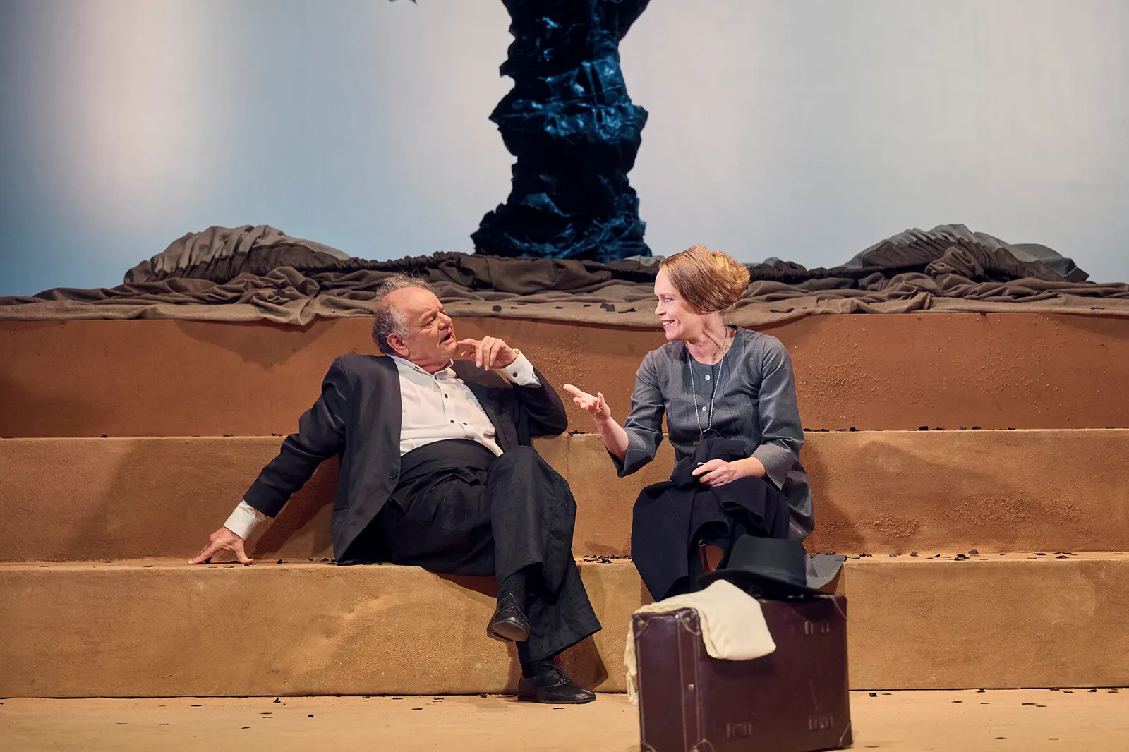 NATHAN DER WEISE Ein dramatisches Gedicht von G. E. Lessing Spielzeit 2026/2027 / Premiere: 30.10.2026 Gottfried Breitfuß, Stefanie Klimkait Foto: Martin Sigmund