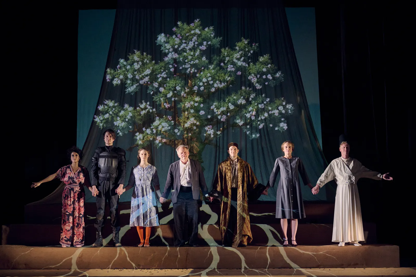 NATHAN DER WEISE Ein dramatisches Gedicht von G. E. Lessing Spielzeit 2026/2027 / Premiere: 30.10.2026 Selda Falke, Tillmann Depping, Hannah Sophie Schad, Gottfried Breitfuß, Marc-…