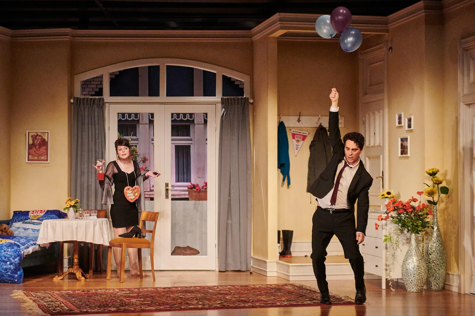 KOI AUSKOMMA MIT DEM EINKOMMA Komödie von Fritz Wempner Schwäbische Fassung Monika Hirschle Spielzeit 2019/2020 / Premiere: 17.1.2020 Antonia Leichtle, Jörg Pauly Foto: Martin Sigm…