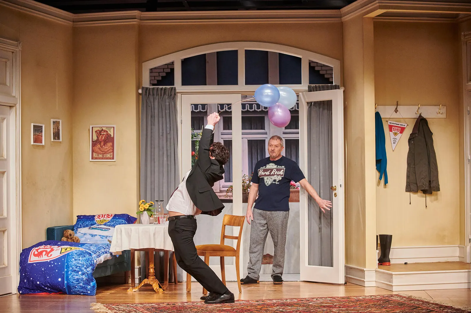 KOI AUSKOMMA MIT DEM EINKOMMA Komödie von Fritz Wempner Schwäbische Fassung Monika Hirschle Spielzeit 2019/2020 / Premiere: 17.1.2020 Jörg Pauly, Reinhold Weiser Foto: Martin Sigmu…